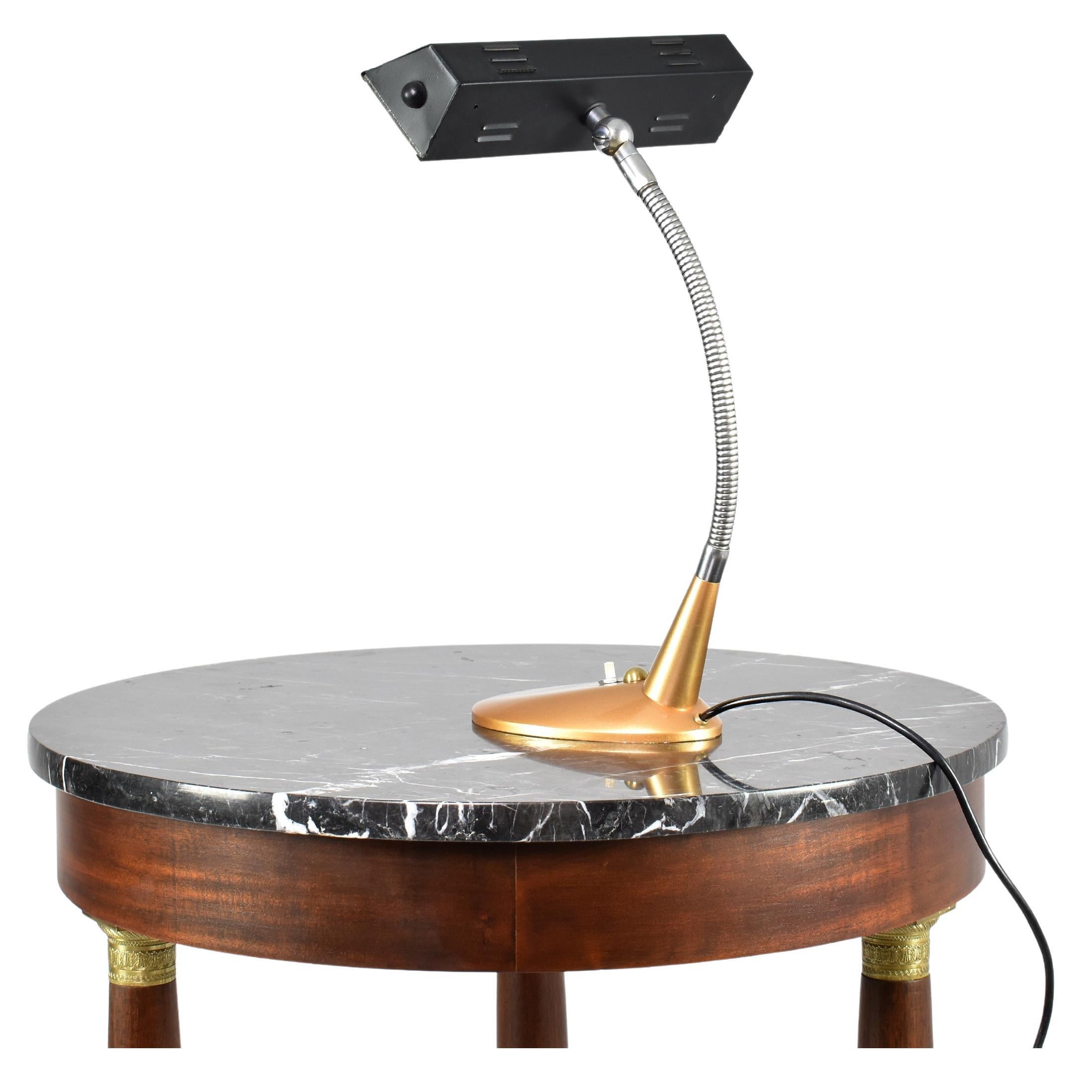 Lampe de table italienne en métal et laiton, années 1950 en vente