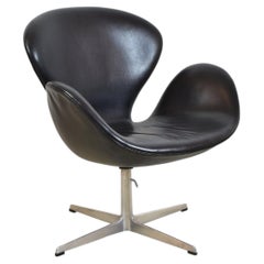Vintage Arne Jacobsen “Swan” Chair Model 3320 for Fritz Hansen