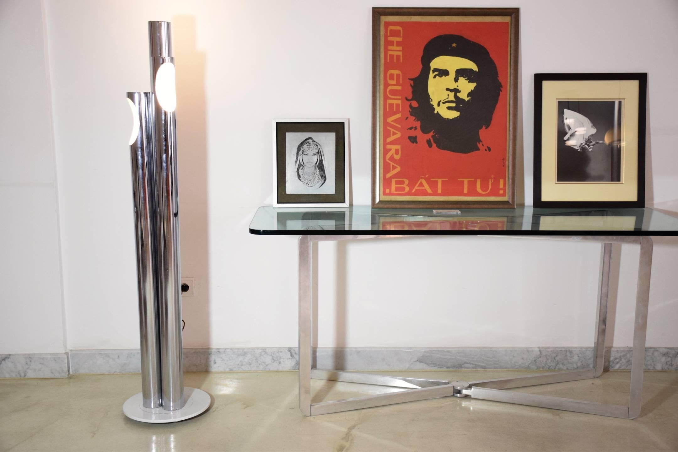 Italian Vintage Tubular Chrome Floor Lamp, 1970s In Good Condition In Paris, FR