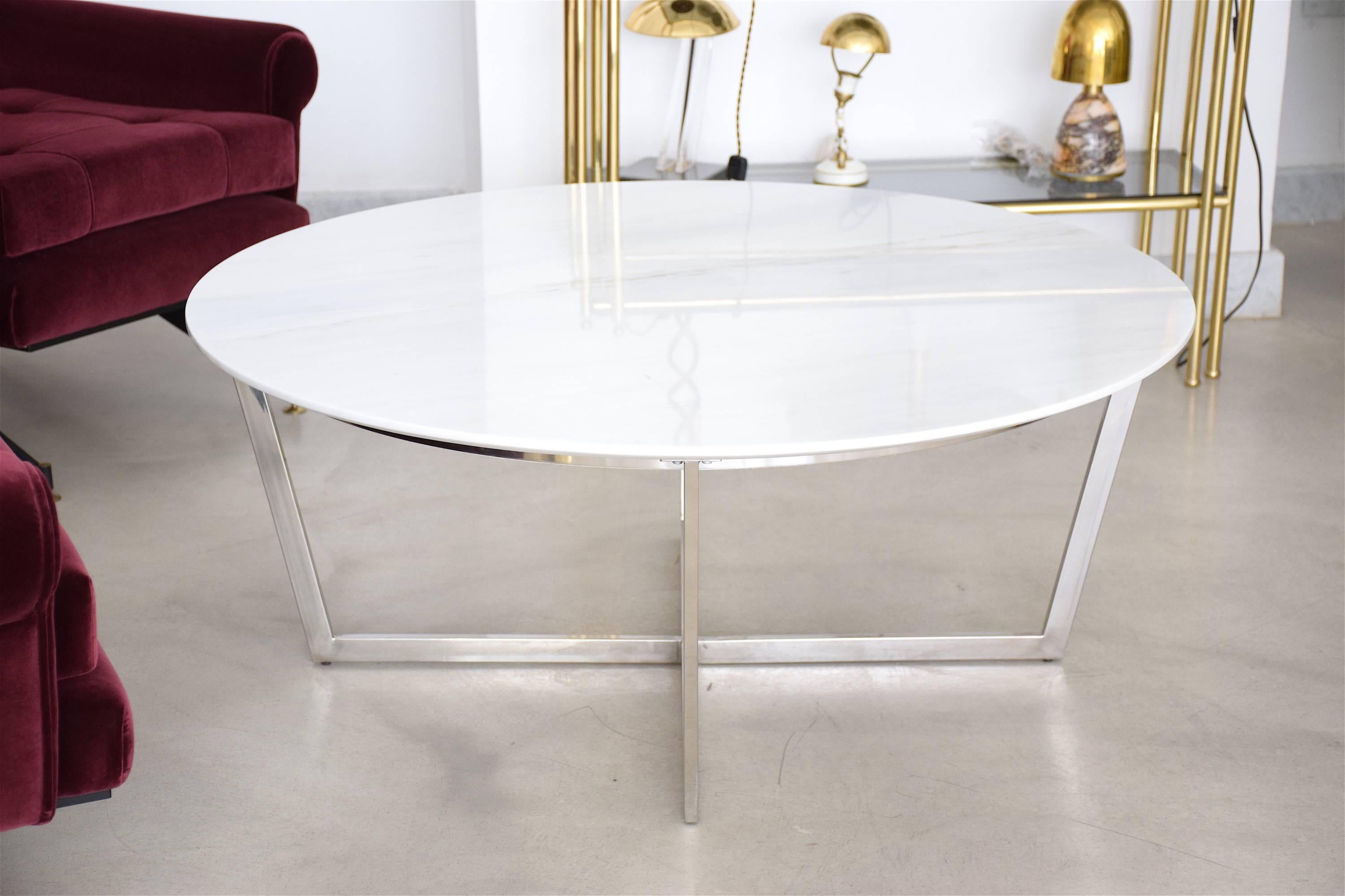 French 20th century vintage round coffee table designed with a structure composed of a polished stainless steel cross base and restored with a Carrara white marble top.
A round cocktail table with timeless appeal. 
France. Circa 1970's.  