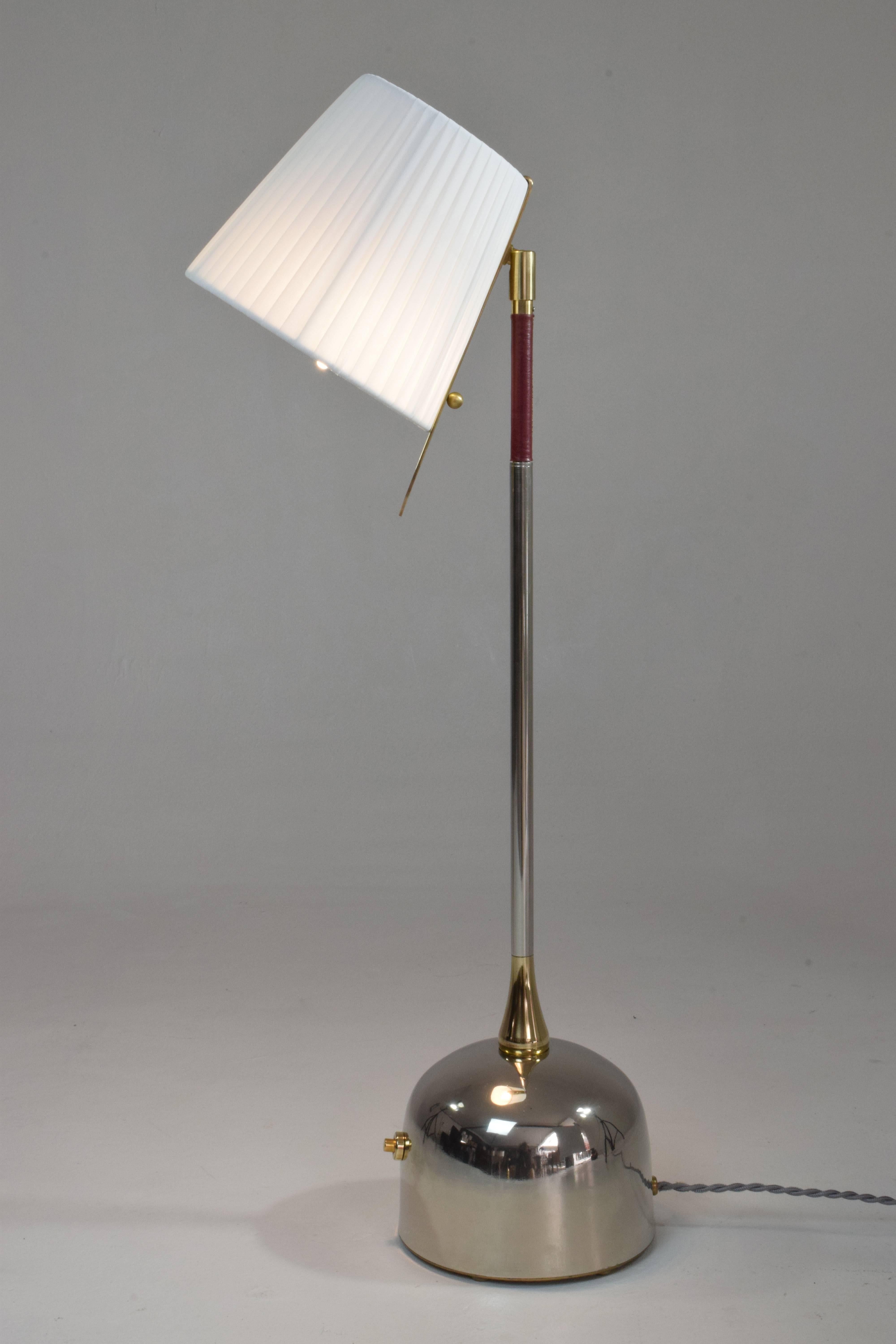 Infinitus-V Contemporary Articulating Brass Table Lamp, Flow Collection  In New Condition In Paris, FR