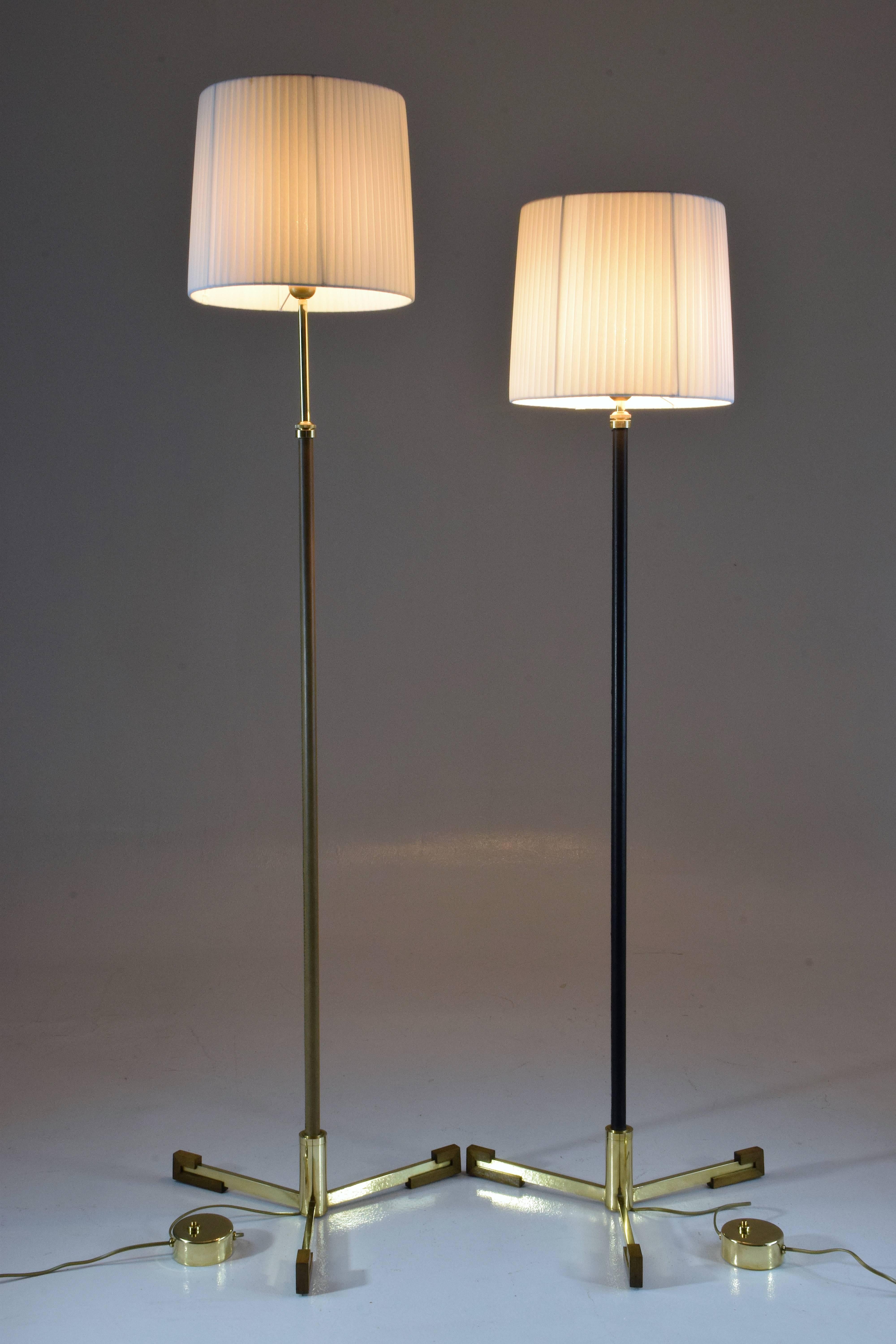 Lao-F1 Contemporary Adjustable Leather Brass Floor Lamp In New Condition For Sale In Paris, FR