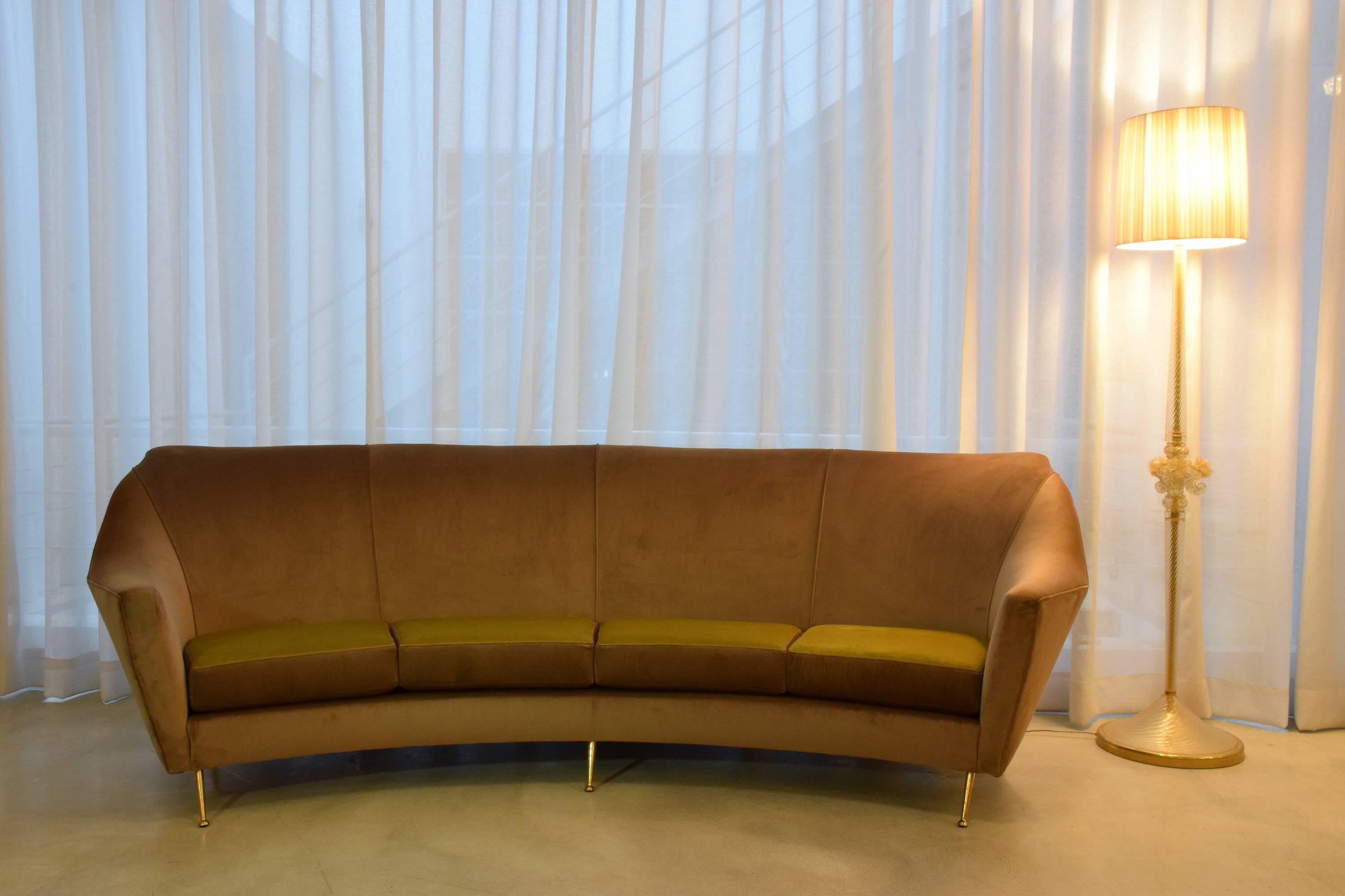 Italian Midcentury Circular Velvet Sofa, 1950's  In Good Condition In Paris, FR