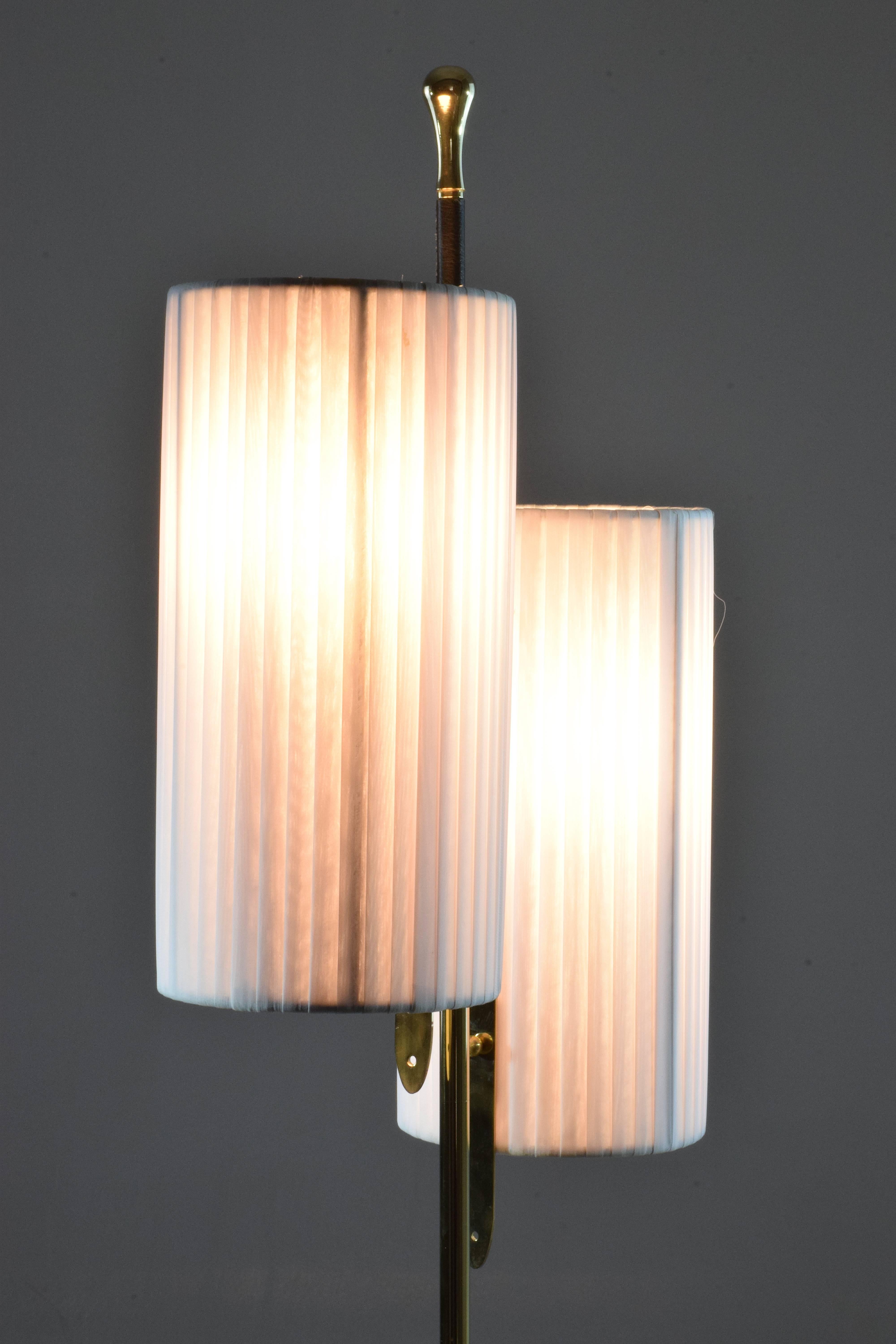 IDO.F3 Lampada da terra contemporanea in ottone e marmo, collezione Flow in vendita 3