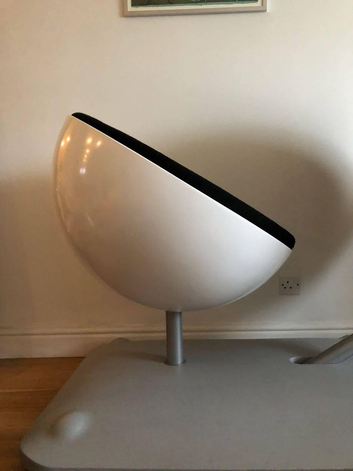 Contemporary Workstation Desk and Chair by Michiel Van Der Kley for Artifort In Good Condition In Paris, FR