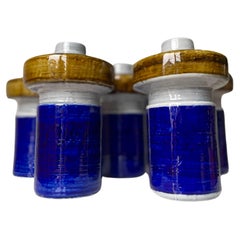Olle Alberius 1960 Vase en grès bleu et ocre, 6 Pieces Disponibles