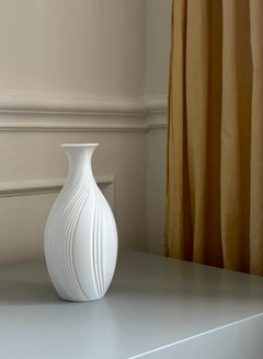 Jarrón de porcelana bisque Art Déco «Kaiser White» de Michaela Frey, década de 1960