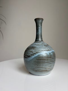 Jarrón de cerámica escandinava hecho a mano, esmalte azul apagado, década de los 70
