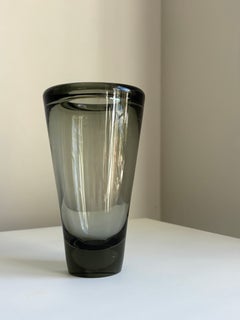 Vase conique en verre d'art « Per Lütken », gris fumé, Danemark, milieu du siècle