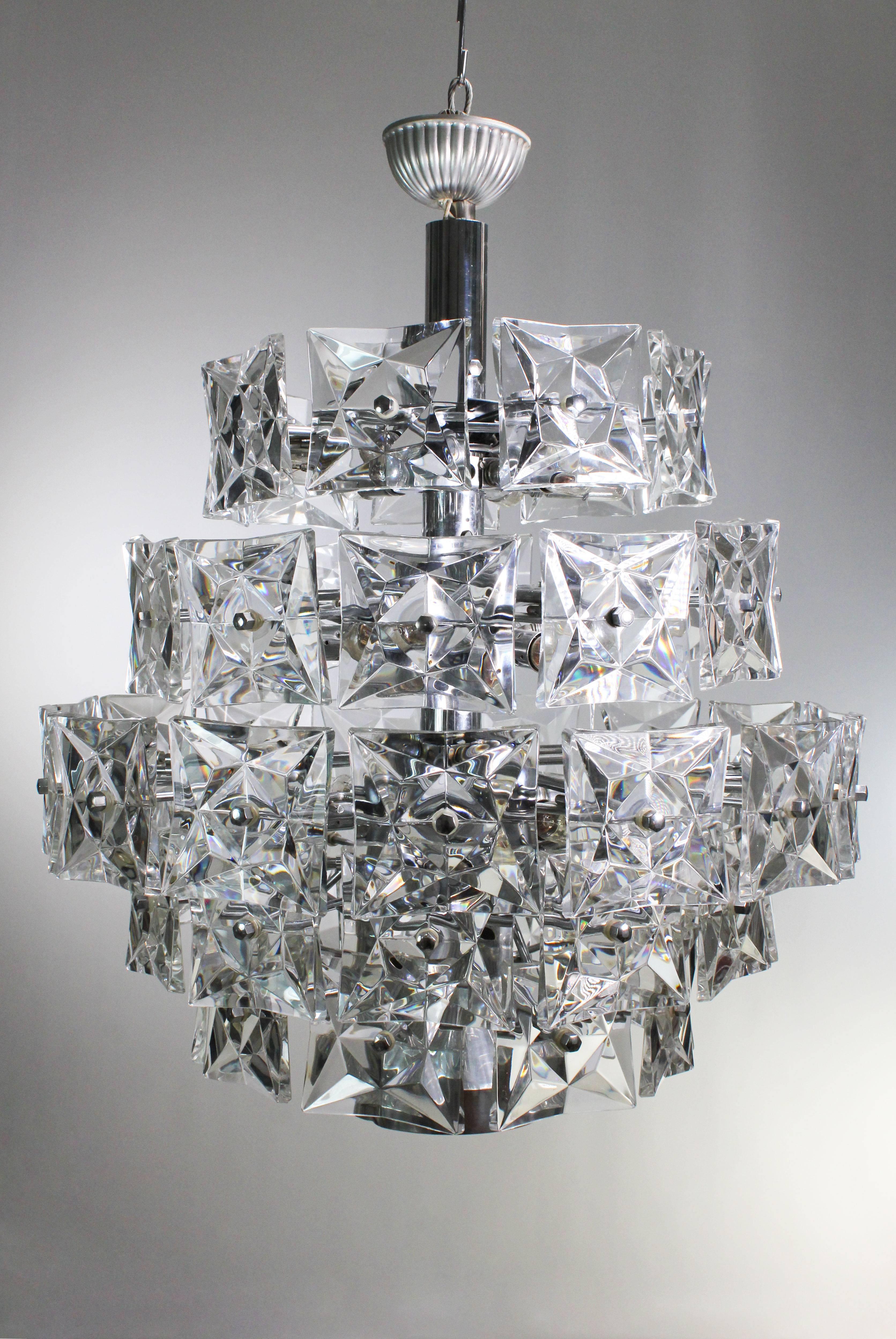 Austrian Mid-Century Modern chandelier with five tiers of square faceted crystal plates. The middle tier being the widest. Chrome-plated hardware. 18 sockets.