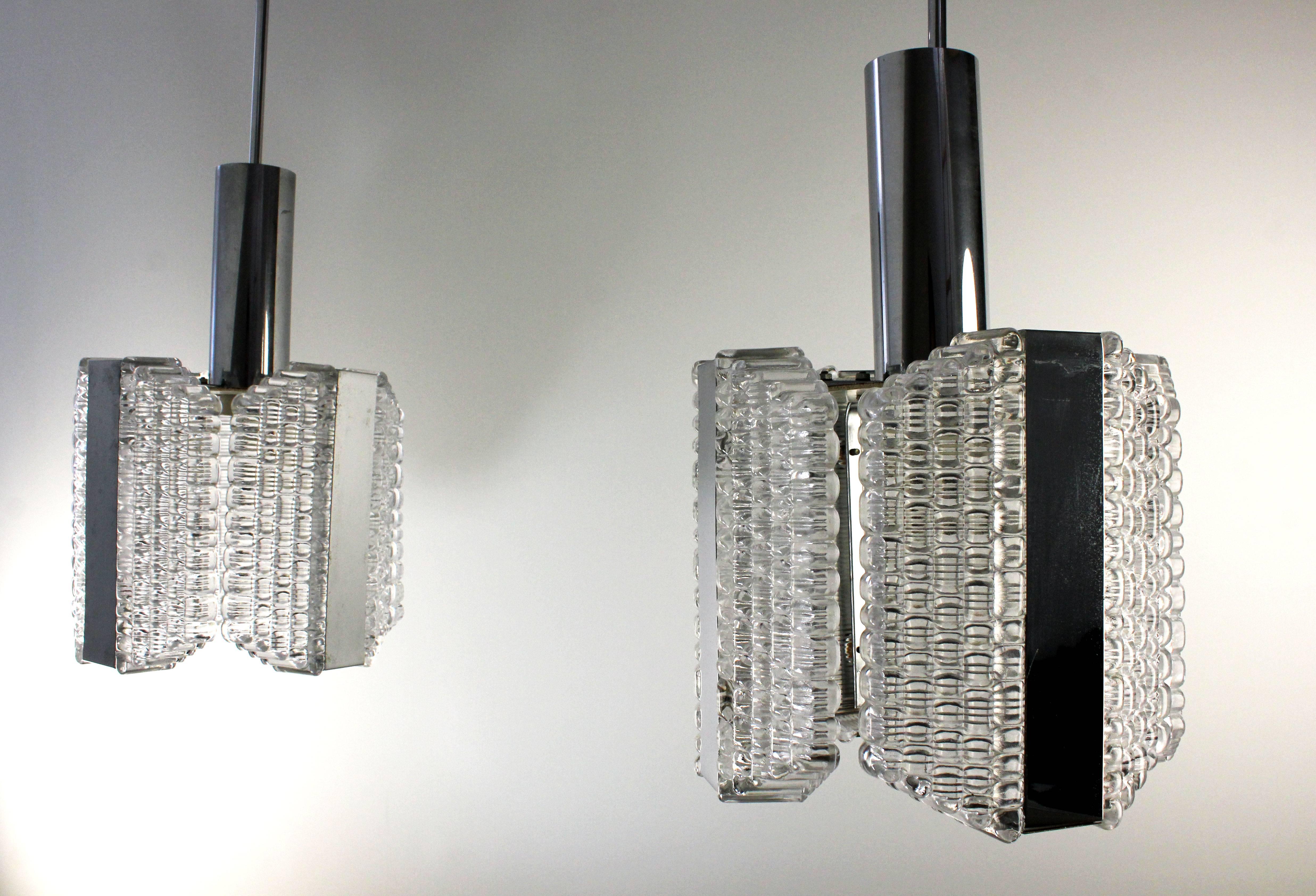 Pair of elegant pair of modernist space age pendants with four soft textured glass plates on chrome mount. Long slim chrome stem and canopy. Manufactured by Kaiser Leuchten in the 1960s. Labelled in canopy. E27 bulb. Great vintage condition.
Price