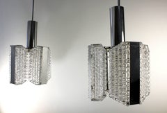 Pareja de colgantes modernos atómicos de cristal texturado y cromo, Kaiser, años 60