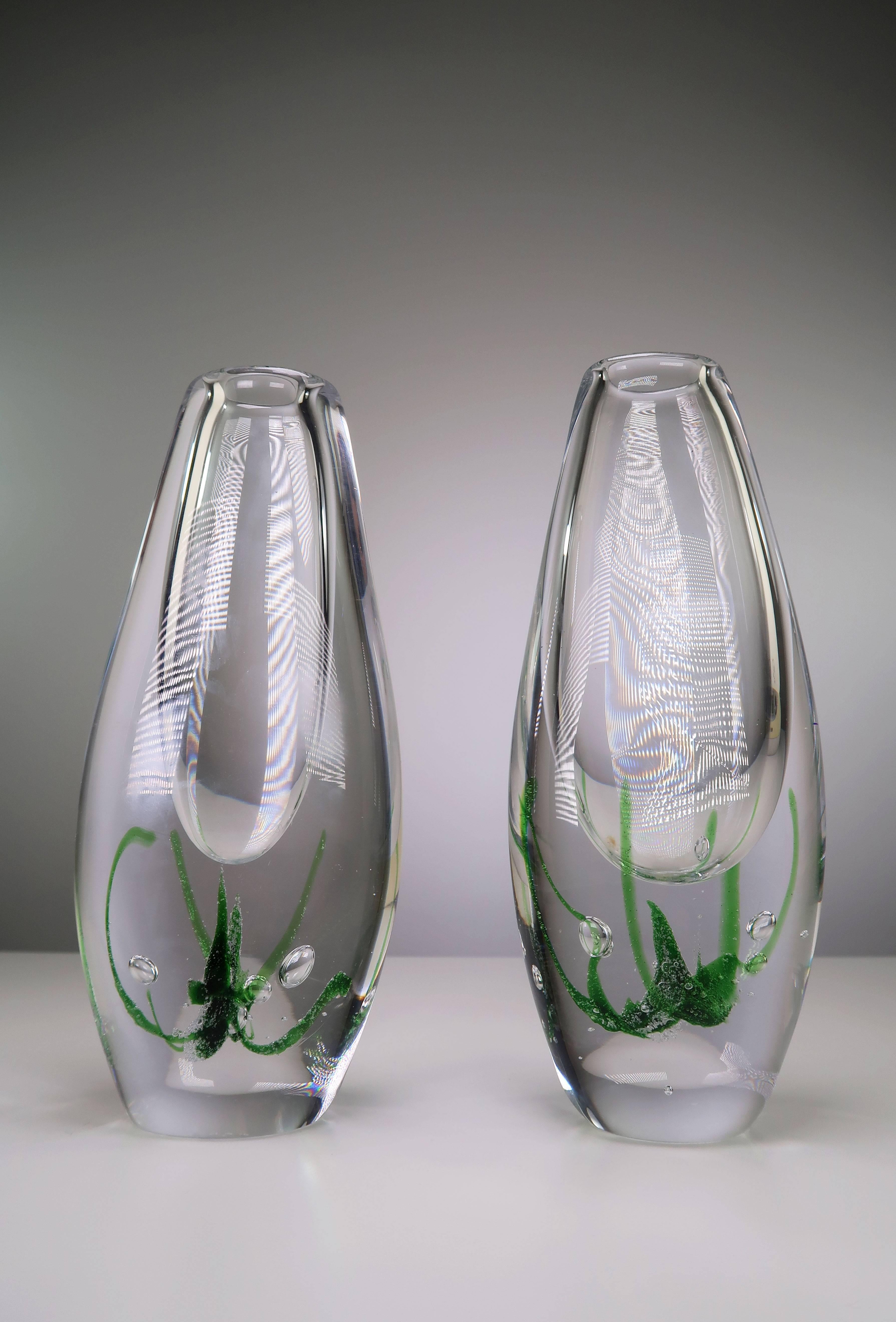 Stunning pair of Swedish Mid Century Modern Seaweed art glass vases by Swedish glass artist Vicke Lindstrand for Kosta in 1962. Superb examples of the Mykene technique that Lindstrand developed in the 1930s. Handblown vases so each item is unique in
