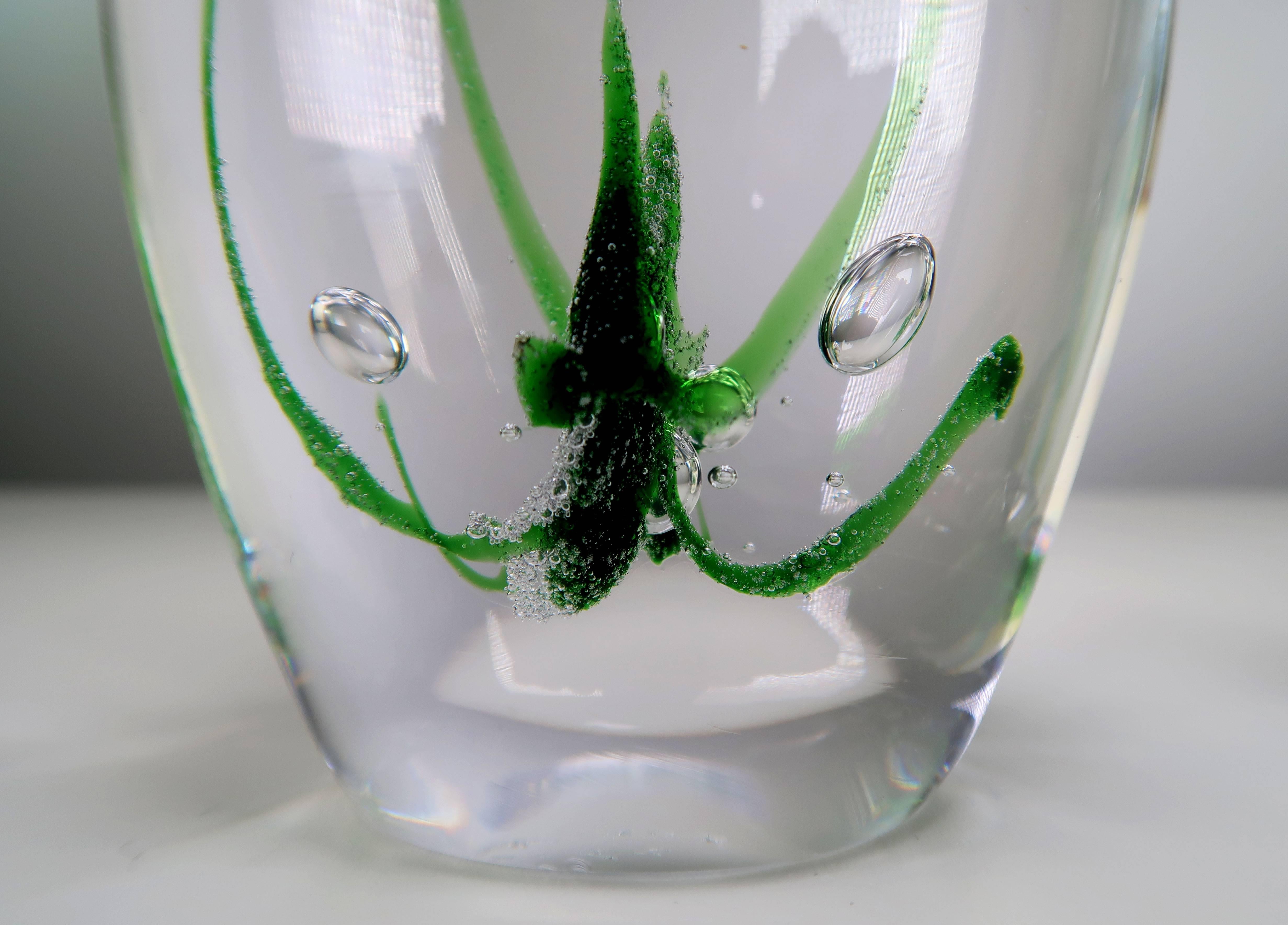 Fait main Vases d'art moderne suédois en verre d'algues Vicke Lindstrand pour Kosta, 1962 en vente