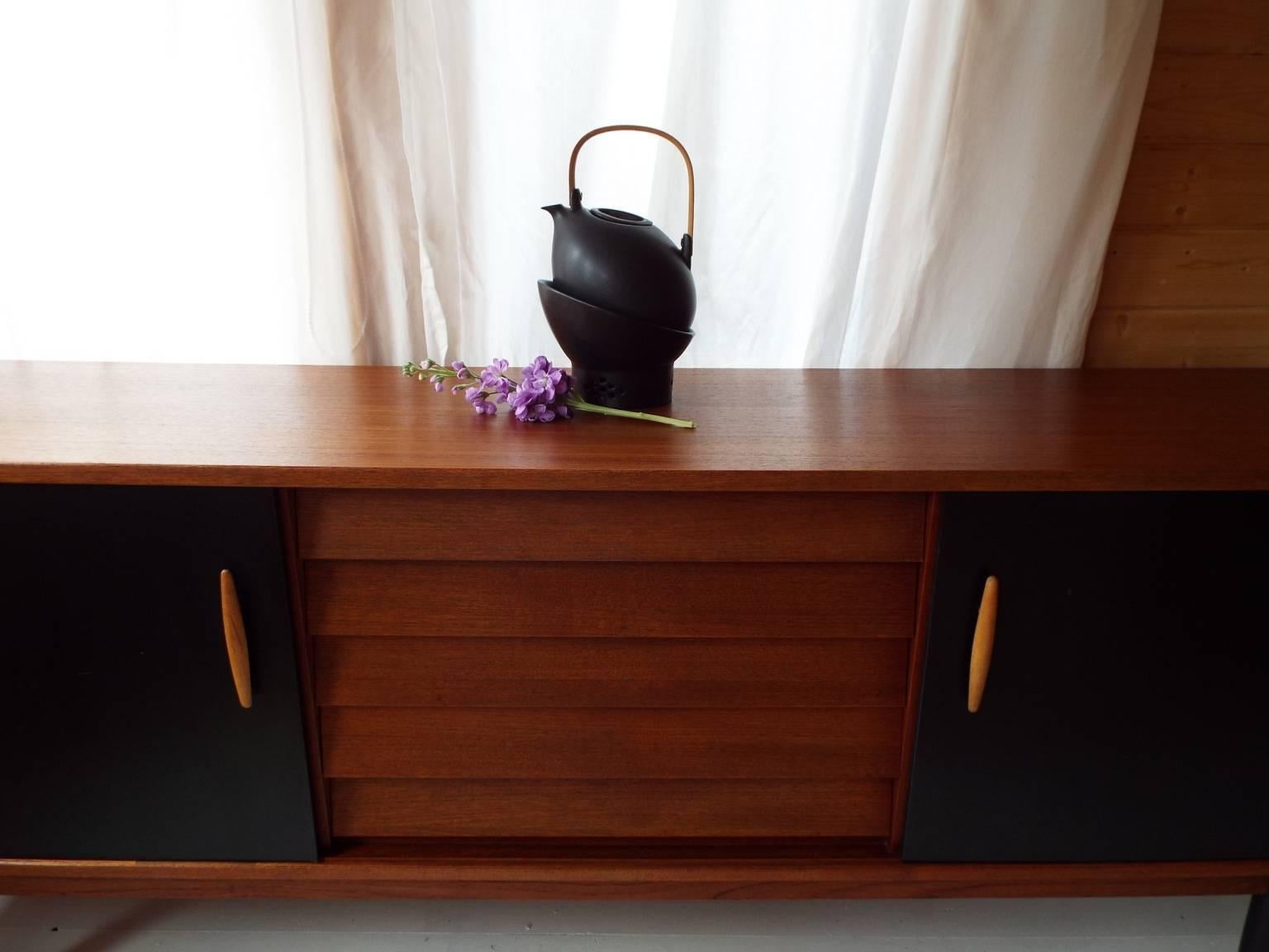 HC Studio are pleased to offer a wonderful example of 1960s Swedish design in this teak and lacquered finish Troeds Bjarnum Sideboard. Designed by leading architect Nils Jonsson, the sideboard offers a fusion of form and functionality for followers