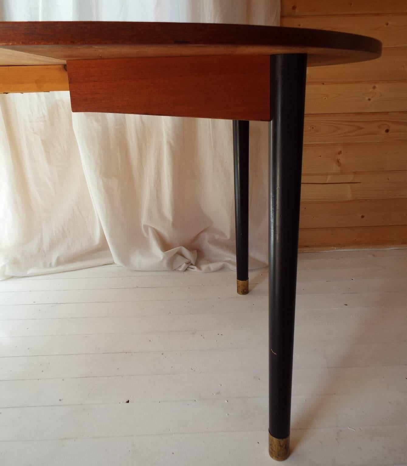 Midcentury Swedish Teak Extending Dining Table attributed to Nils Jonsson In Good Condition For Sale In Warwickshire, GB