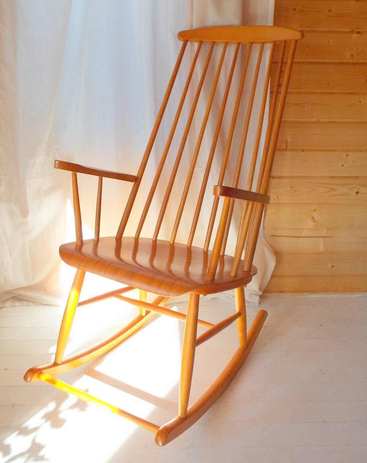 HC Studio are delighted to offer this rocking chair, designed by Finnish designer Ilmari Tapiovaara. Working in collaboration with Artek, limited number runs were produced throughout the 1960s.

Initially similar in appearance to the