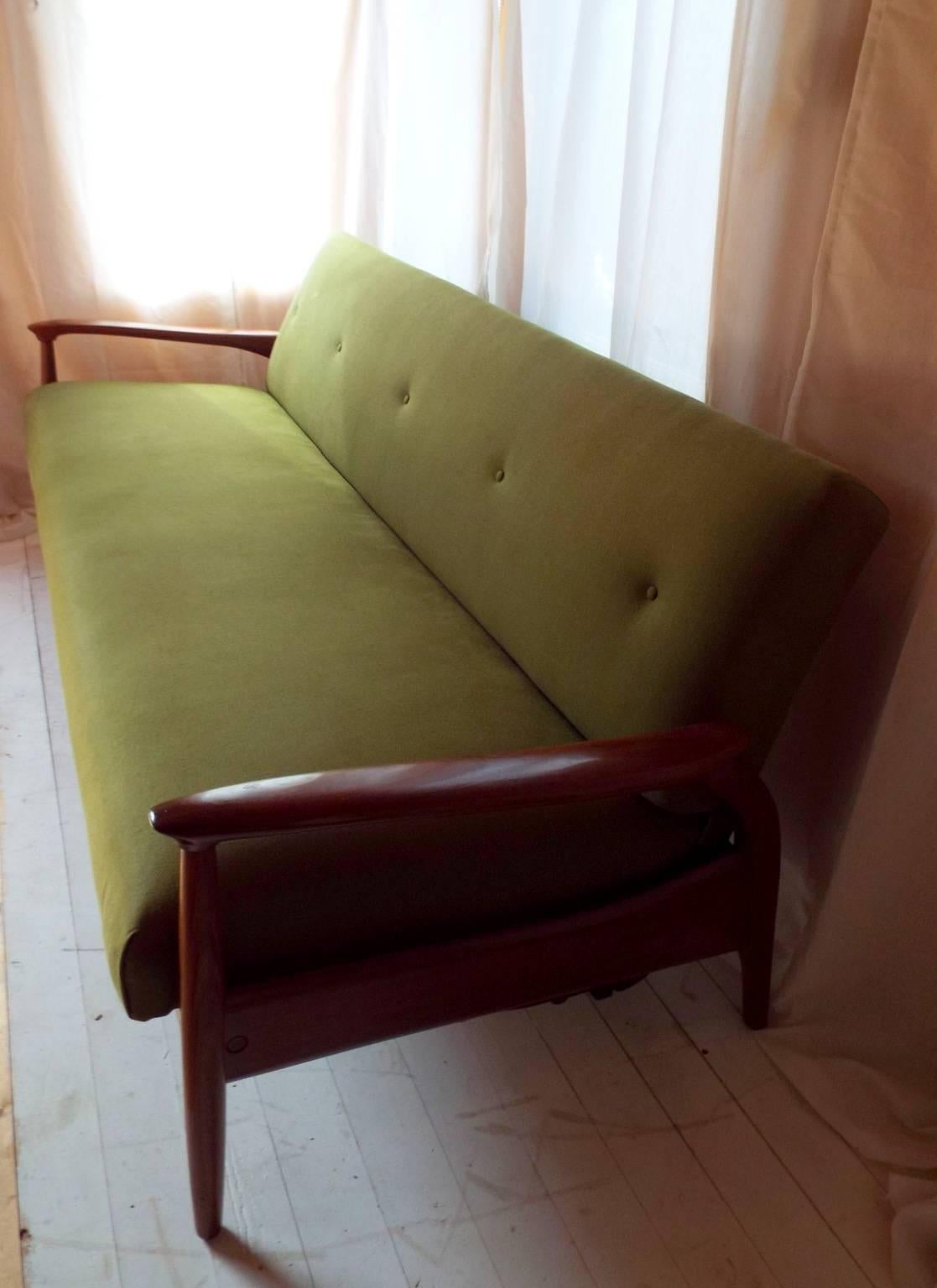 Great Britain (UK) 1960s Greaves and Thomas Sofa Bed For Sale