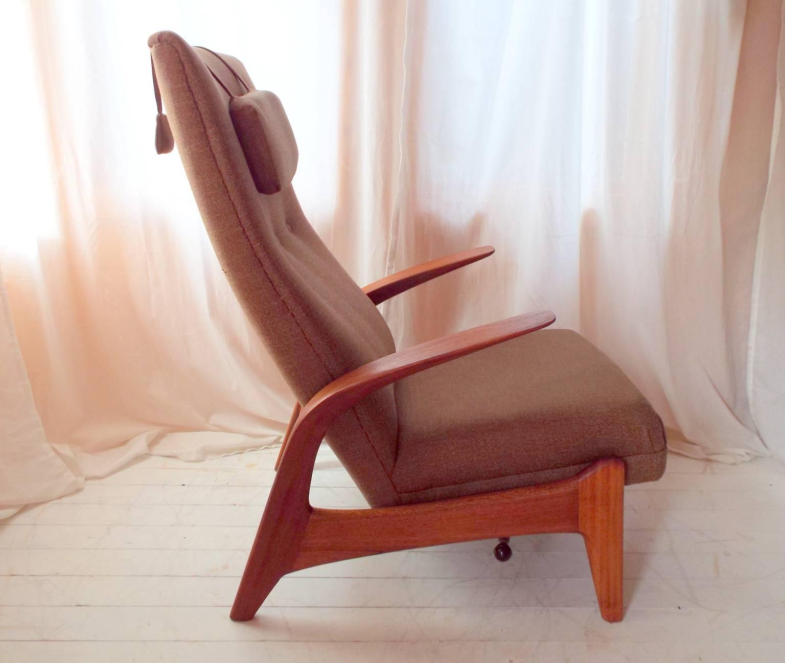 European 1960s Gimson & Slater Rock'n'rest Lounge Chair with Original Twill Upholstery For Sale