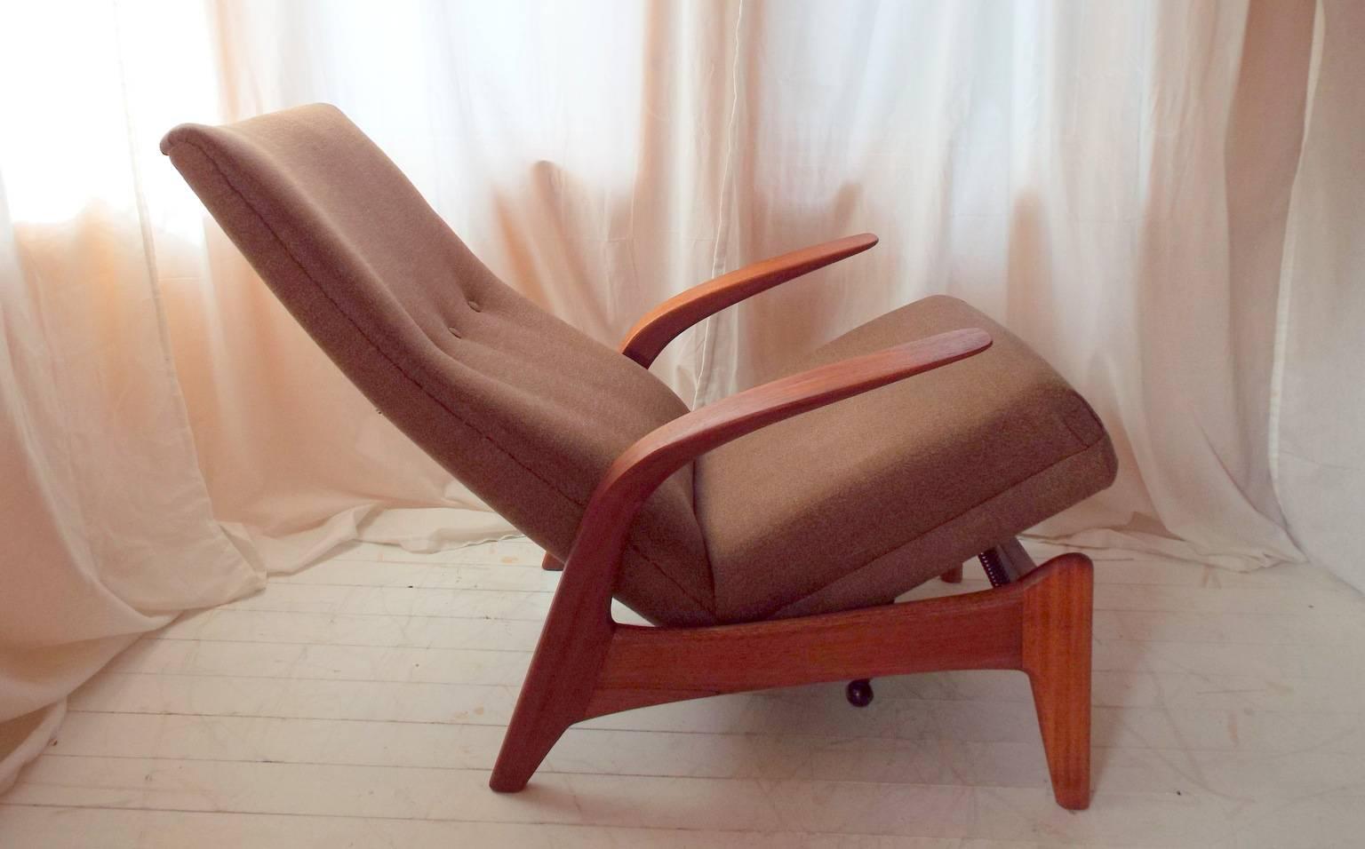 1960s Gimson & Slater Rock'n'rest Lounge Chair with Original Twill Upholstery In Good Condition For Sale In Warwickshire, GB
