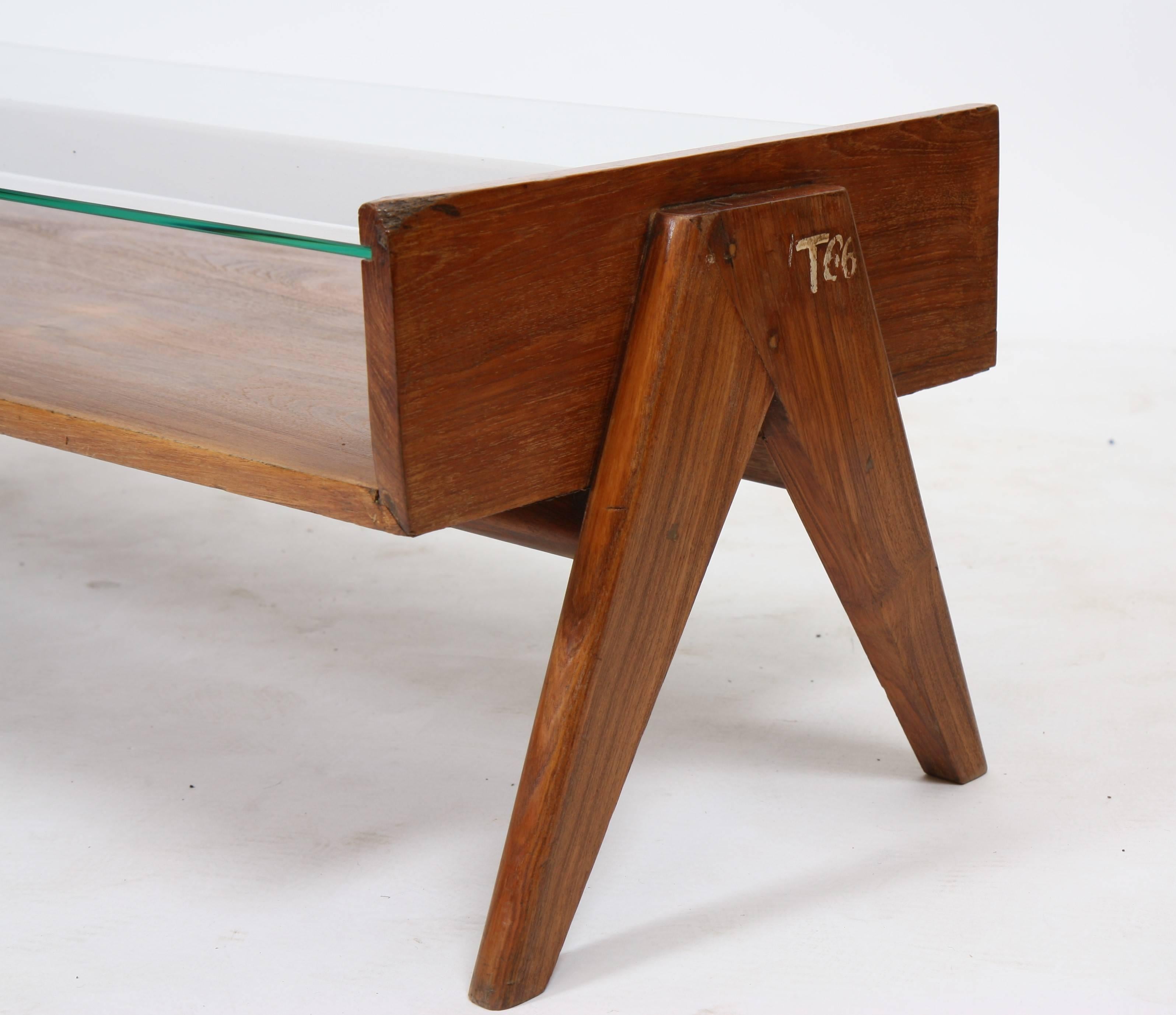 Table, circa 1960.
Two feet type 'V' with open locker, glass top.
Massive teak.
Provenance: Assembly, administrative buildings, private houses.
Chandigarh, India.

Bibliography:
E. Touchaleaume & G. Moreau
‘Le Corbusier Pierre Jeanneret