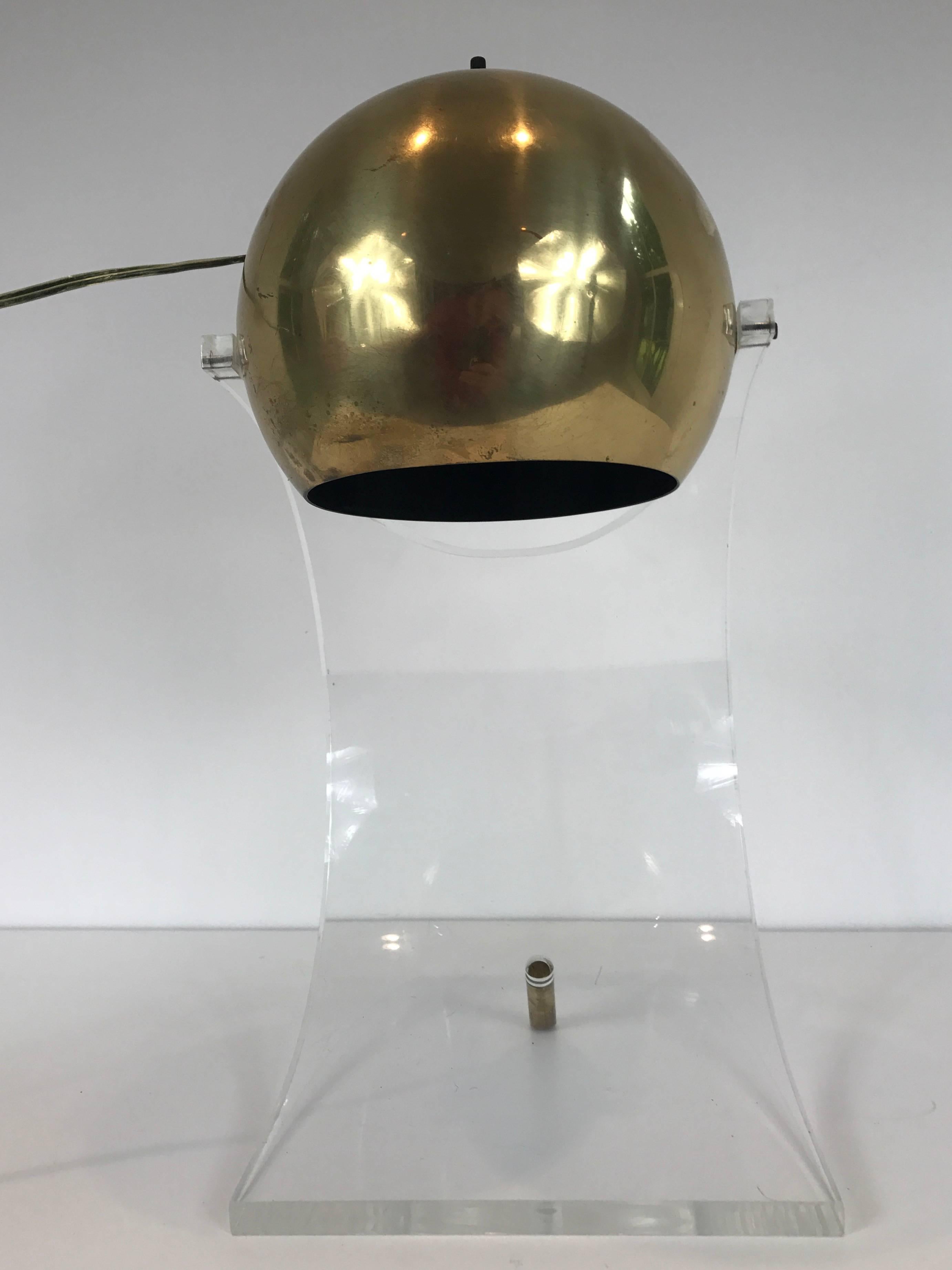 Robert Sonneman Lucite and Brass Desk Lamp In Good Condition In Stockton, NJ
