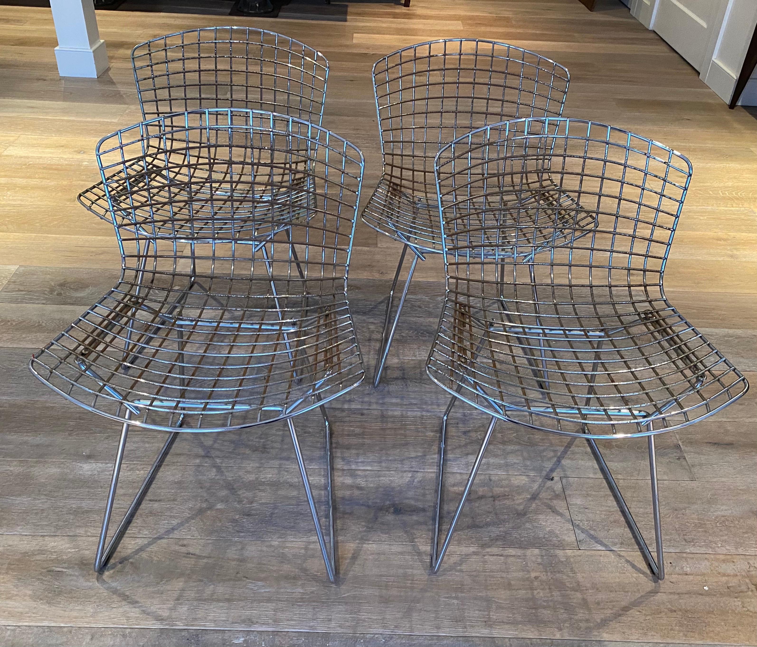 Mid-Century Modern Ensemble de quatre chaises Bertoia vintage en vente