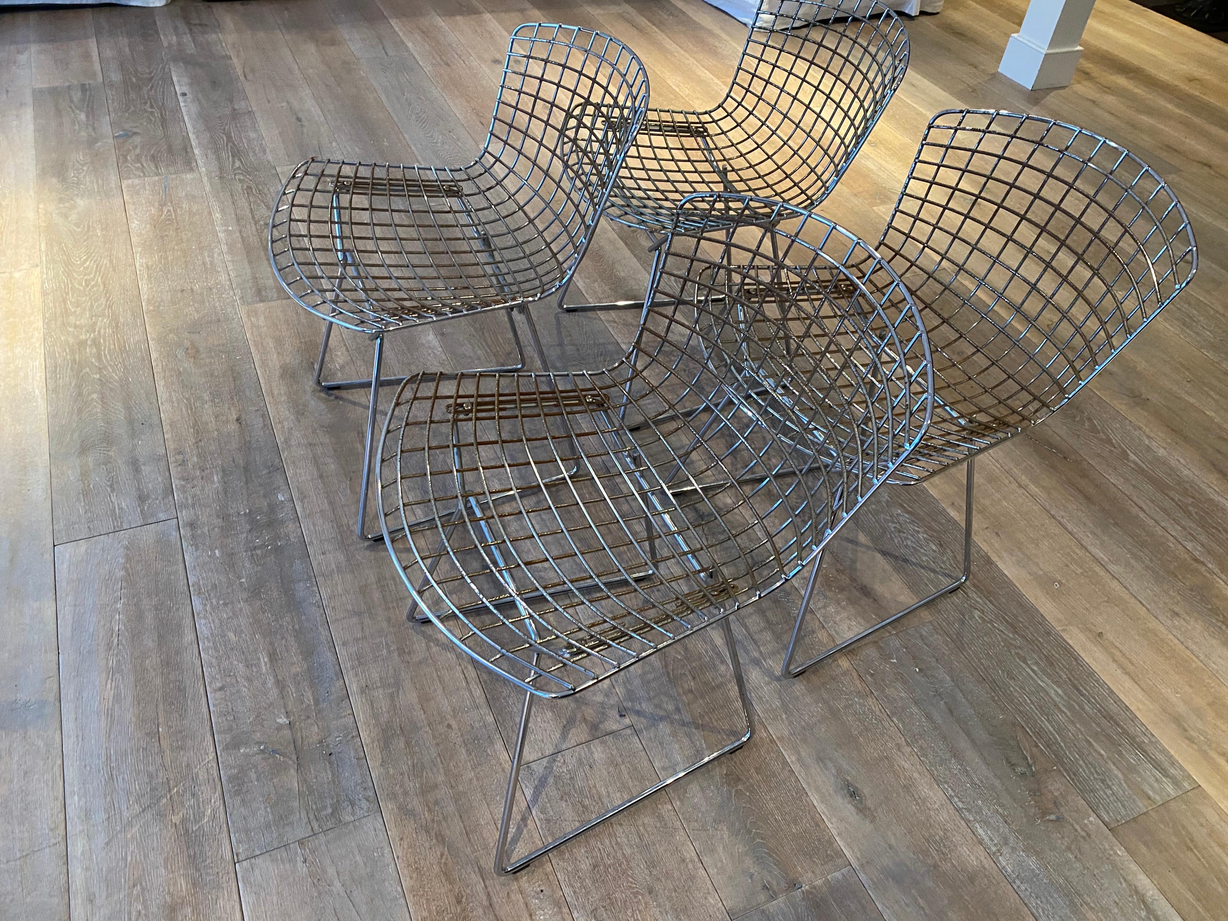 Mid-Century Modern Set of Four Vintage Bertoia Chairs For Sale