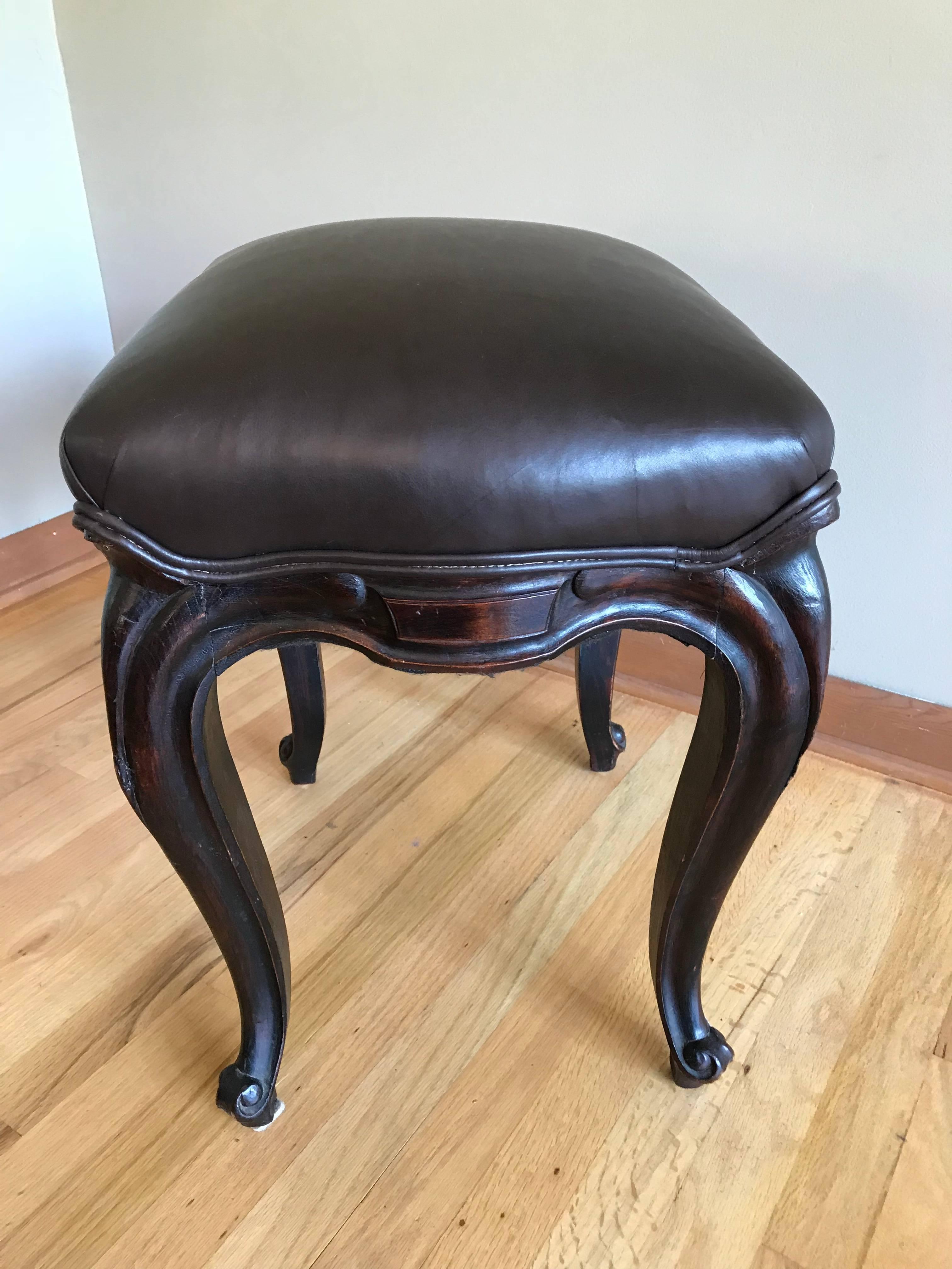 18th Century Louis XV Carved Stool In Good Condition For Sale In Stockton, NJ