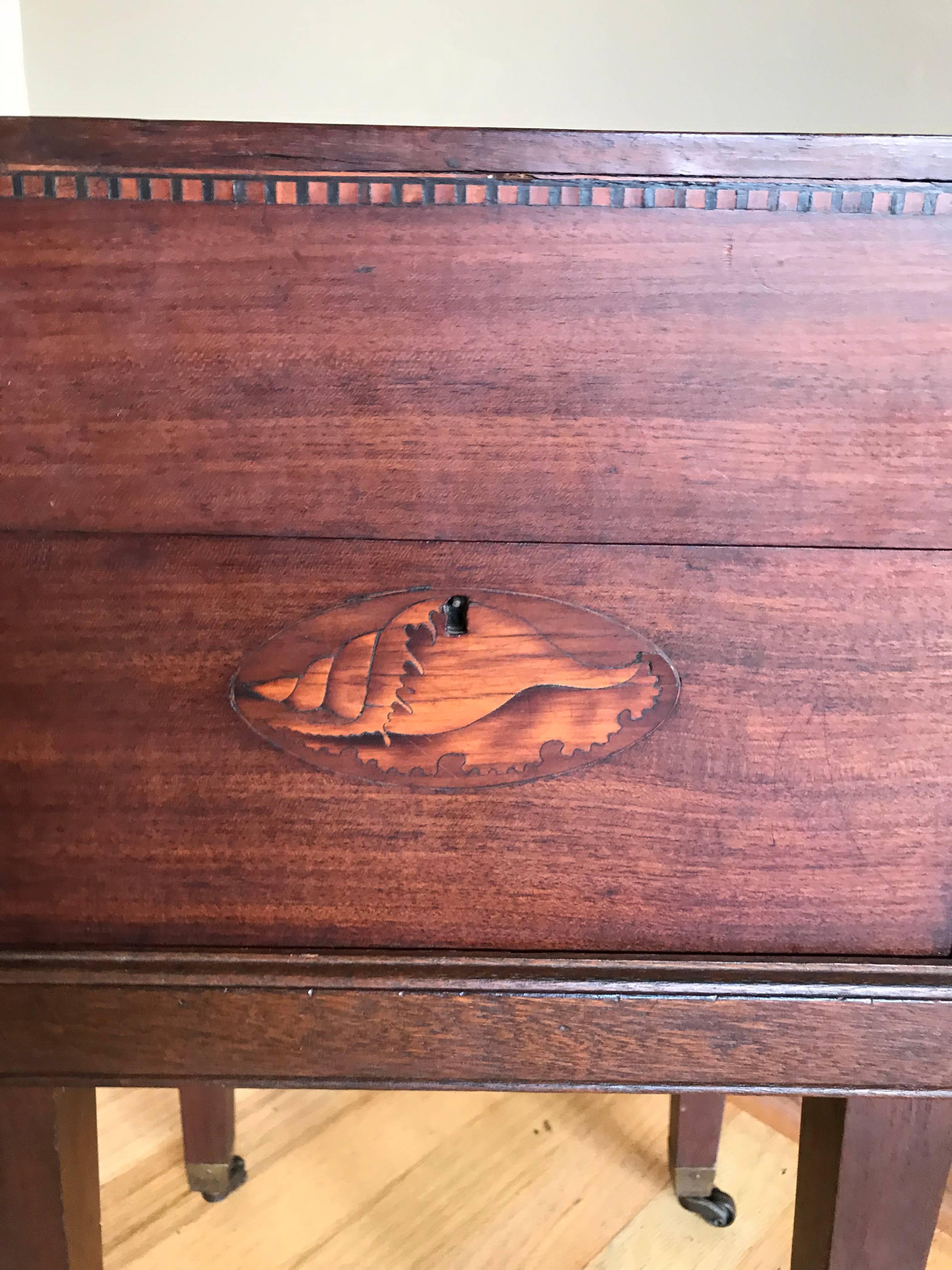 George III Mahogany and Satinwood Tantalus, 1790 In Good Condition For Sale In Stockton, NJ