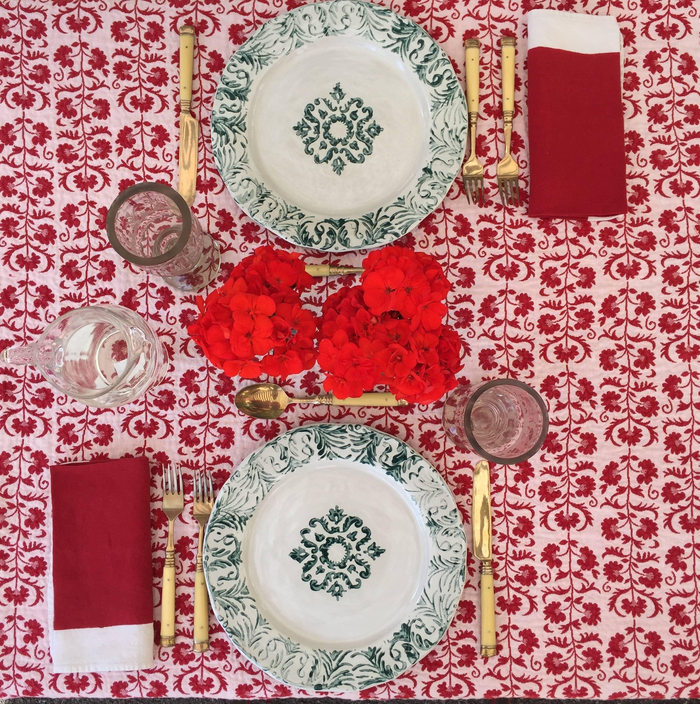 Handmade red squared tablecloth
This tablecloth is made with jacquard pure linen. The floral motif in red and white is influenced by traditional Suzani patterns. “Suzani” refers to the traditional needlework of Uzbekistan.
The double faced textile