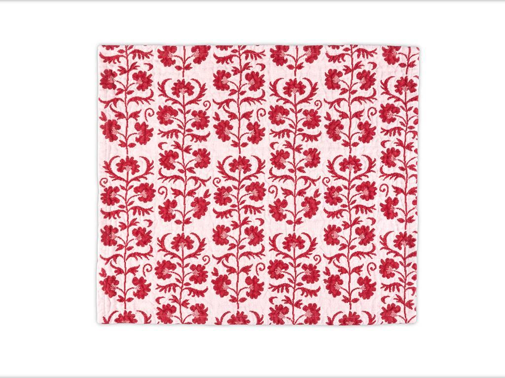 Set of four red placemats
These placemats are made with jacquard pure linen. Floral motif pattern in red and white, a traditional Suzani pattern. “Suzani” refers to the traditional needlework of Uzbekistan.
The double faced textile results in a
