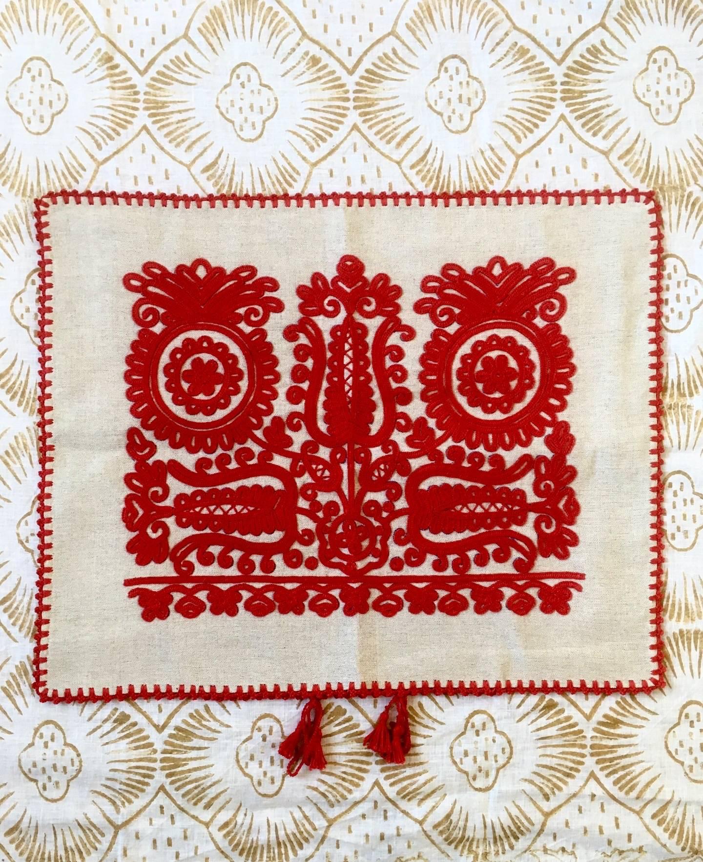 Transylvanian embroidered red cushion cover 
Embroidered by hand in the traditional way in Transylvania.
It comes with polyester pillow insert.

You can order as many cushions as desired.