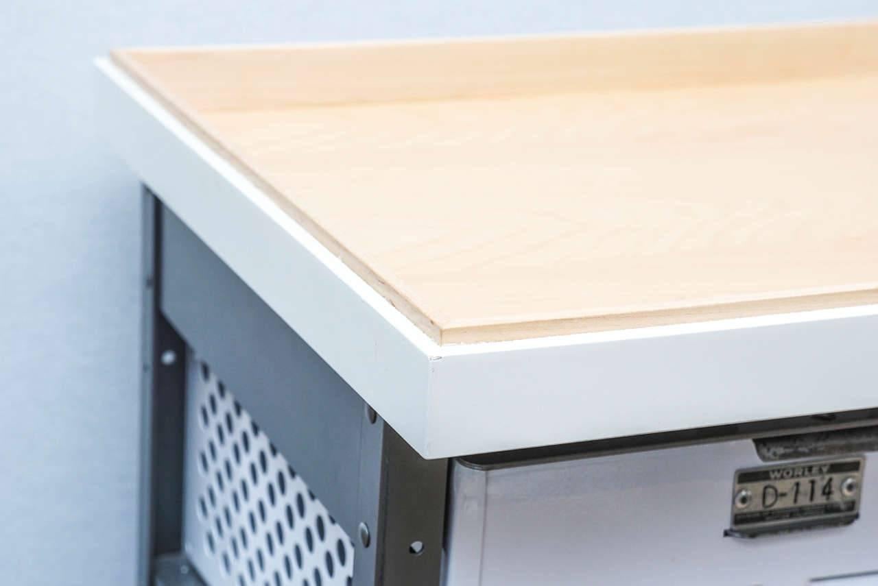 locker dresser