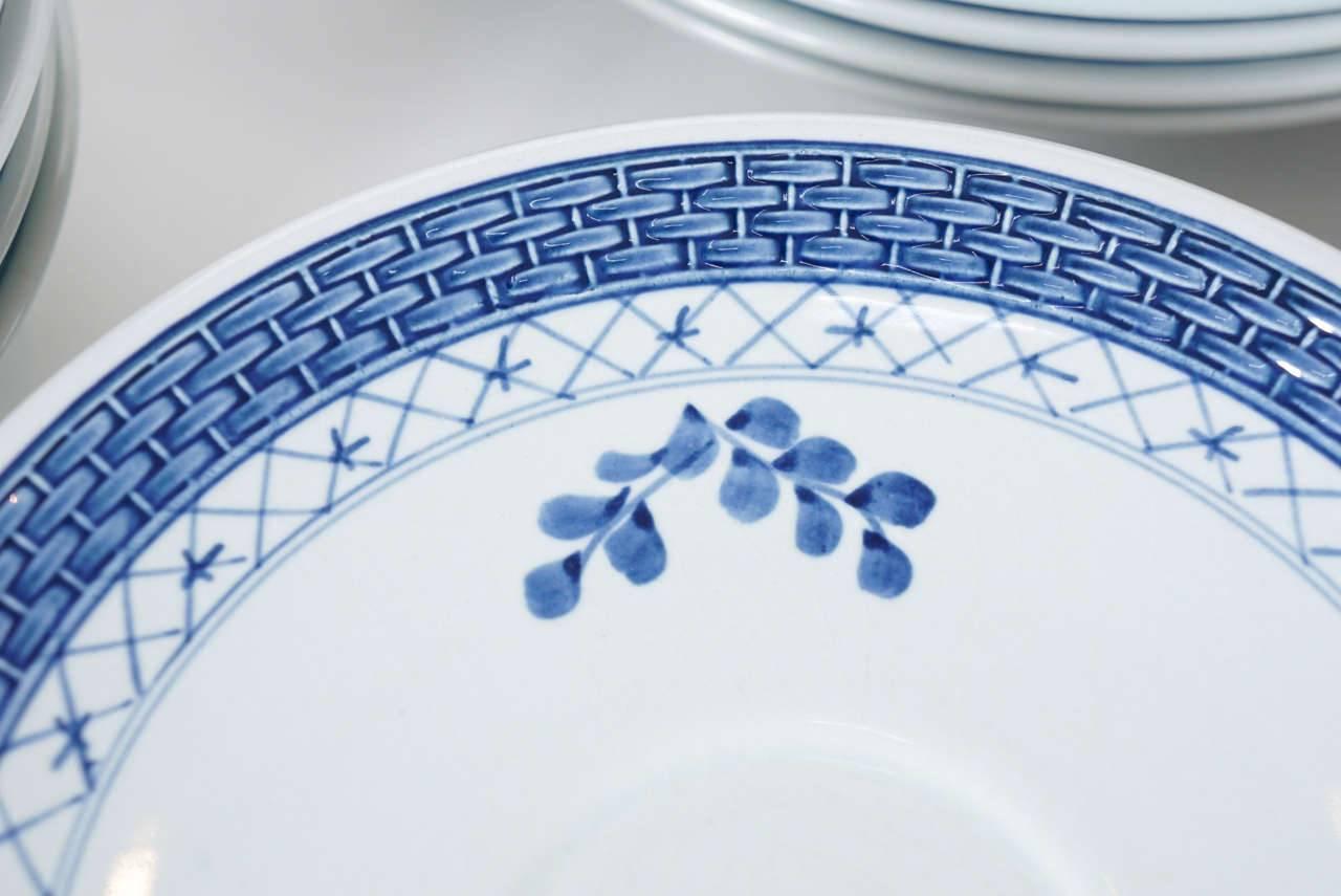 Royal Copenhagen Dinnerware, Tranquebar Pattern, 1970s In Excellent Condition For Sale In Lakeville, CT