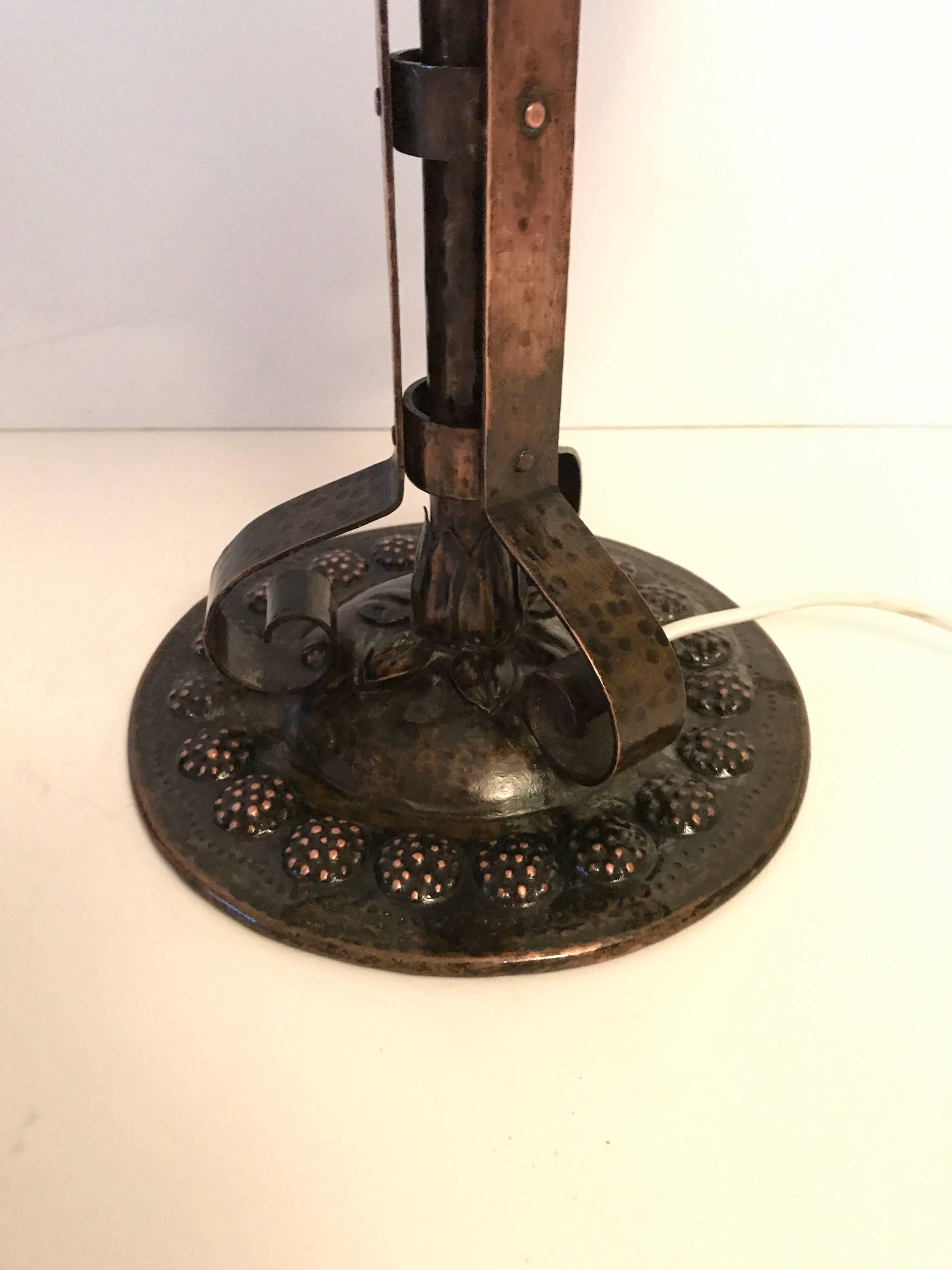 Early 20th Century 1915 Swedish Art Nouveau Jugendstil Copper and Glass Table Lamp For Sale