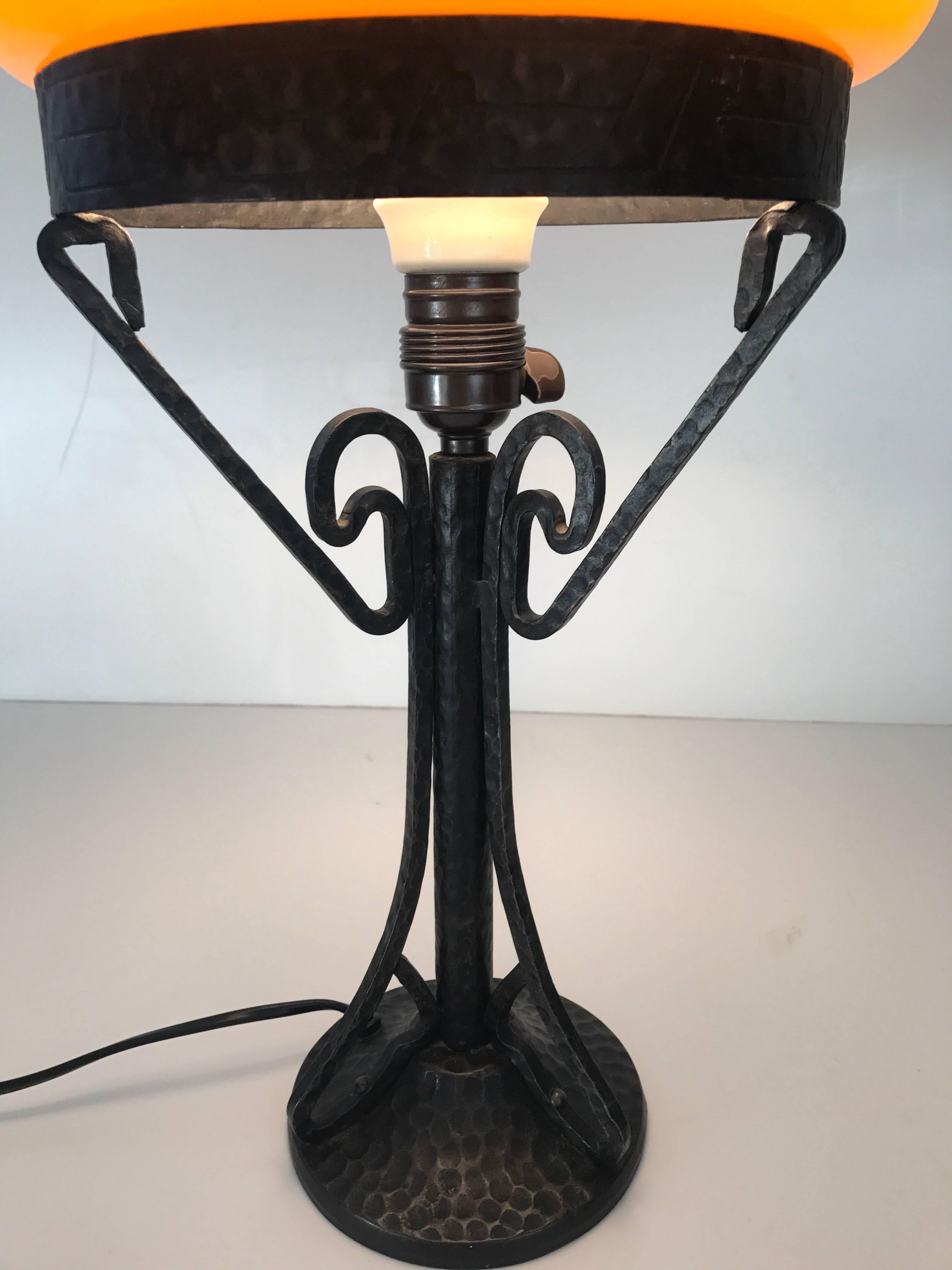 Early 20th Century Swedish Art Nouveau Jugendstil 1915 Wrought Irion and Glass Table Lamp For Sale