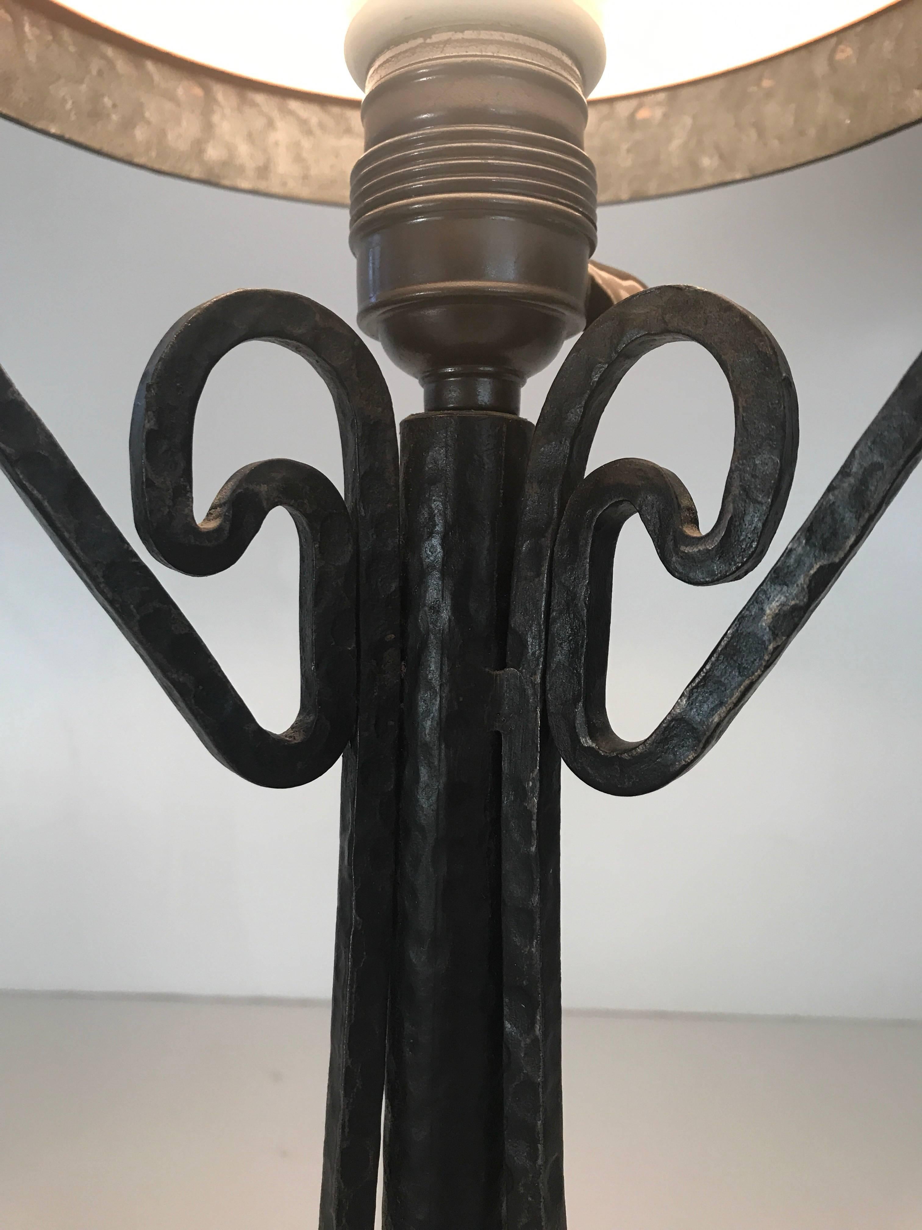 Swedish Art Nouveau Jugendstil 1915 Wrought Irion and Glass Table Lamp For Sale 1