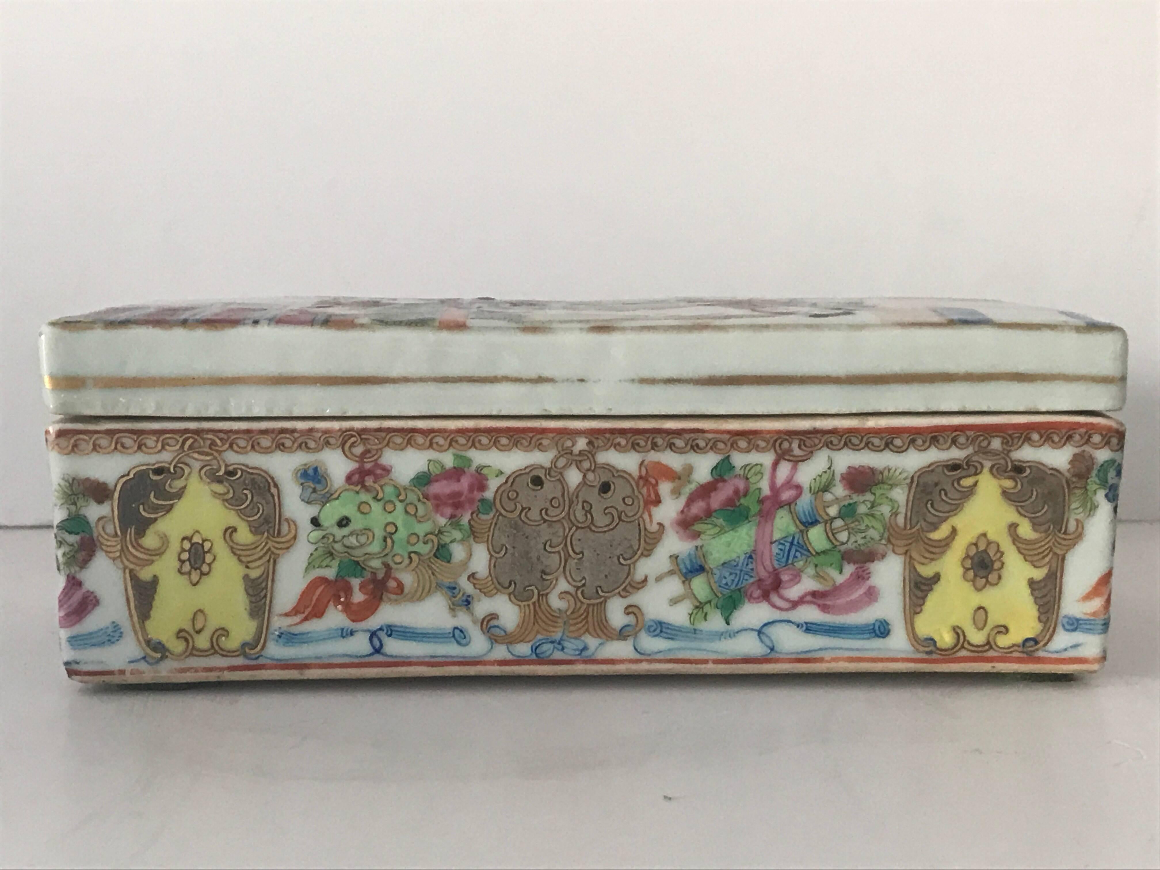 Chinese Daoguang Reign Famille Rose Box with Cover.
A beautiful and very nice famille rose box with cover, depicting a court or garden scene with ladies on the lid. Among the sides there are Buddhist symbols depicted and there are gilded details all