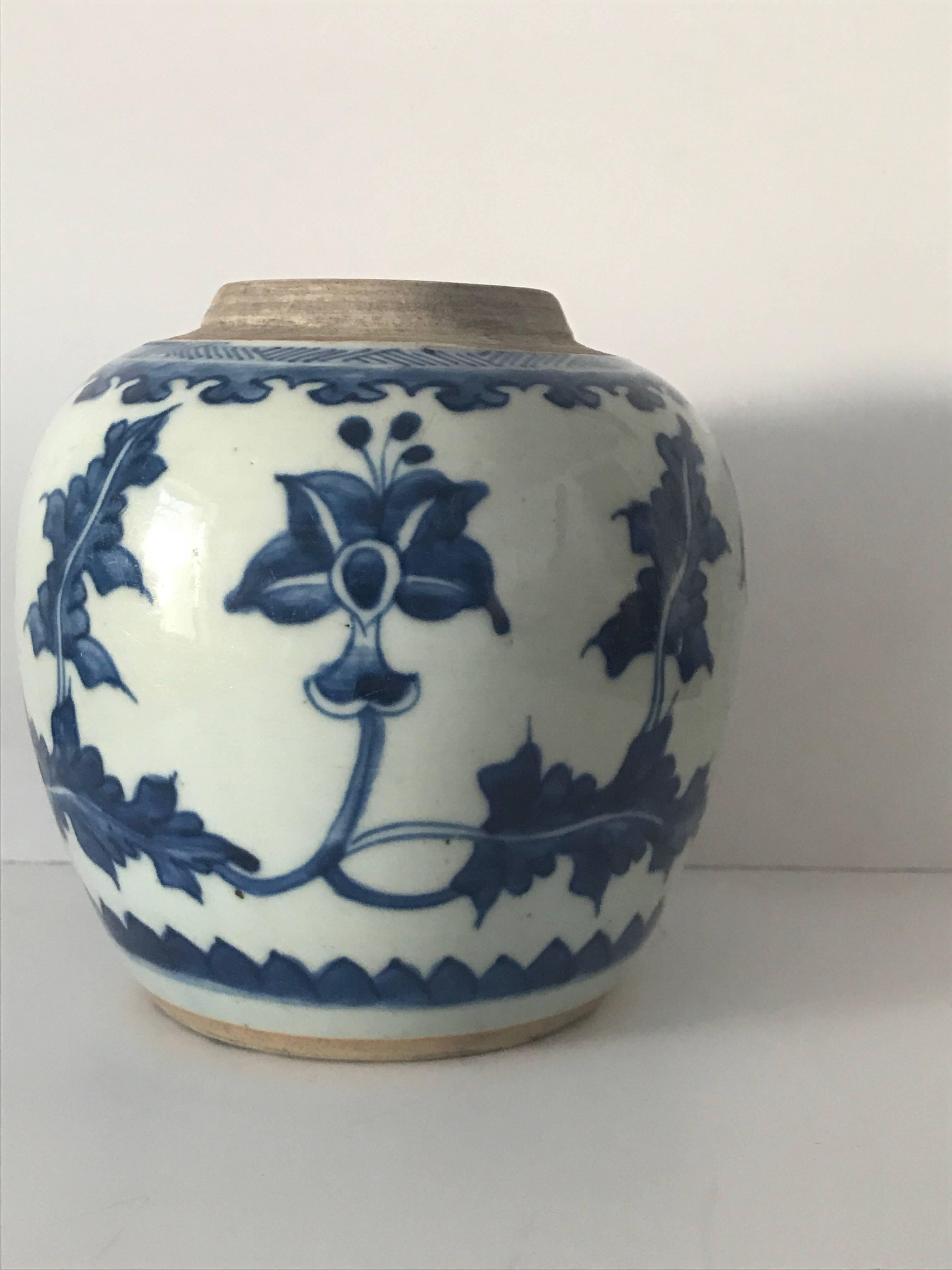 Chinese Blue and White 17th c Kangxi Jar 1662-1722 In Good Condition For Sale In Drottningholm, SE