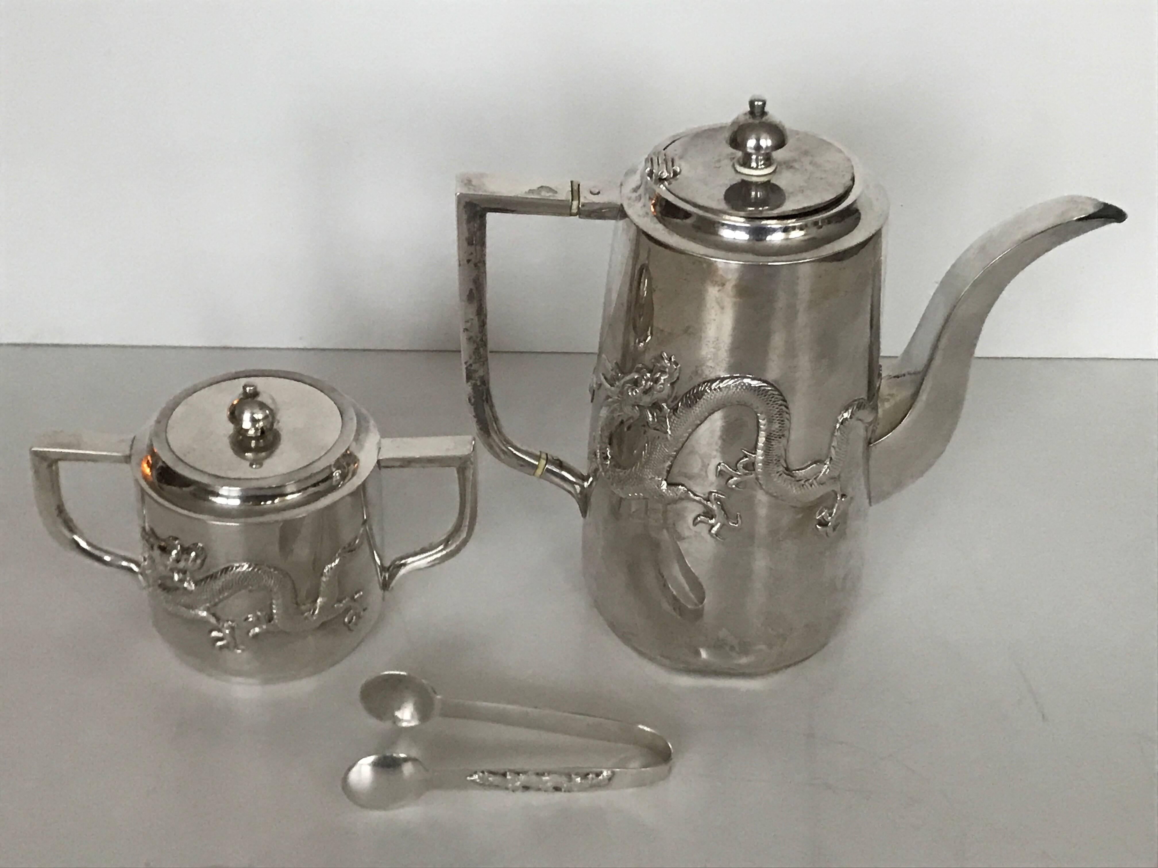 A very beautiful set of a teapot and a sugar bowl in Chinese export silver 0.900 made by the great silver smith Luen Hing in the early 1900´s most likely around 1920. The height of the tea pot is 21 cm, the length from sprout to handle is 22.5 cm