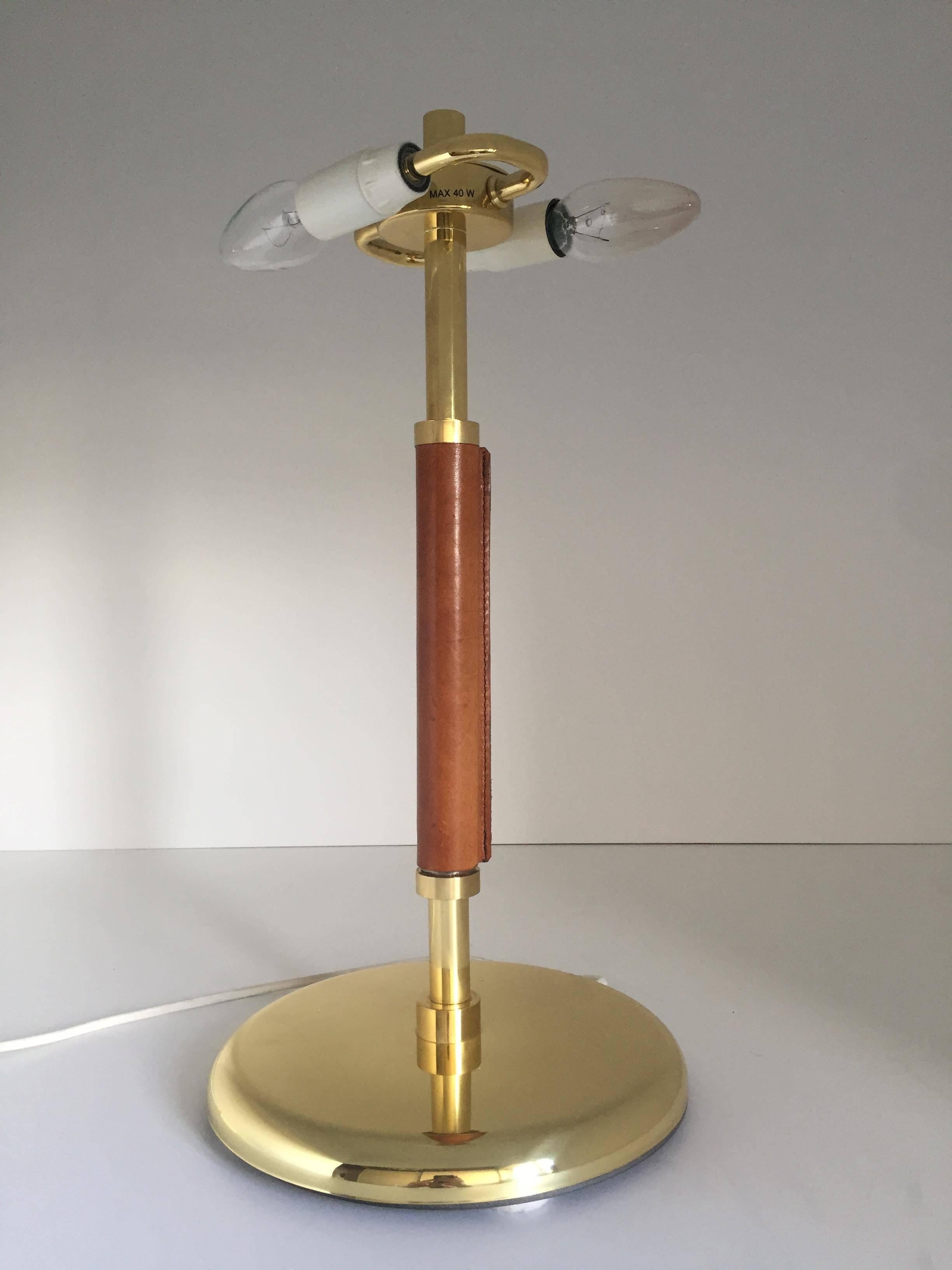 Scandinavian Modern 1975 Swedish Brass and Leather Large Table Lamp Made by Öia For Sale