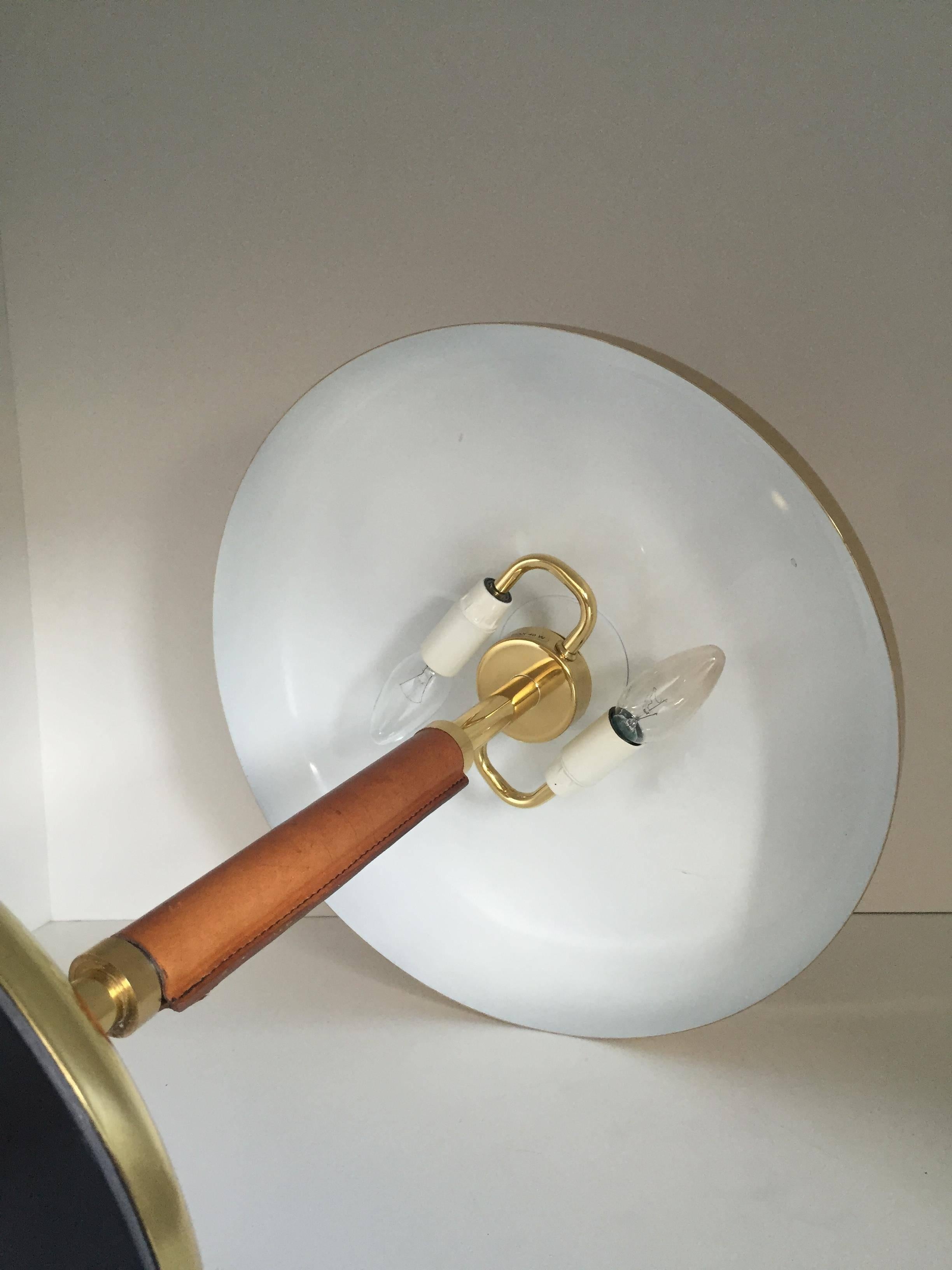 Polished 1975 Swedish Brass and Leather Large Table Lamp Made by Öia For Sale