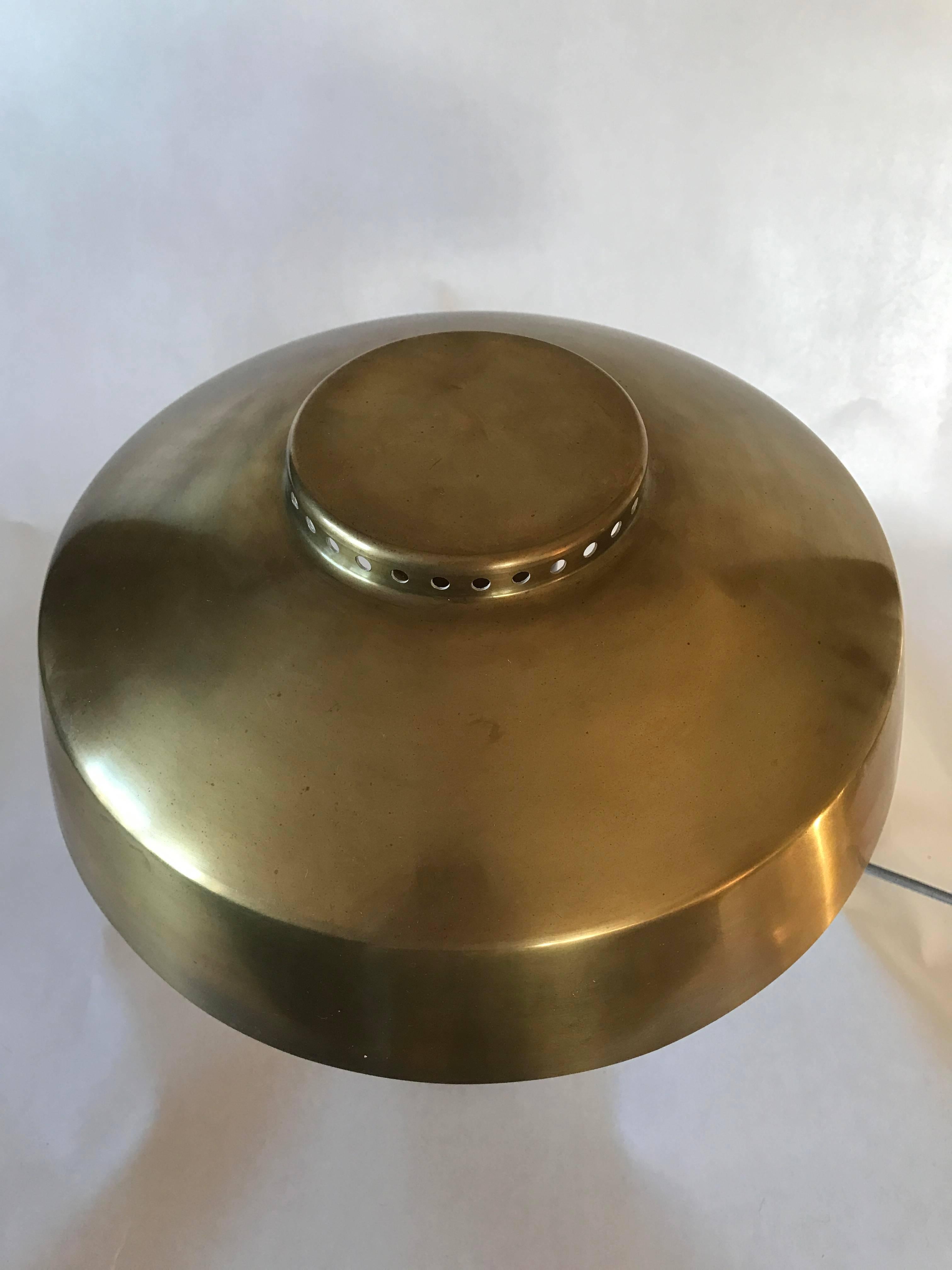 1940-1950 Swedish Brass and Oak Table Lamp Hans Bergström In Excellent Condition For Sale In Drottningholm, SE