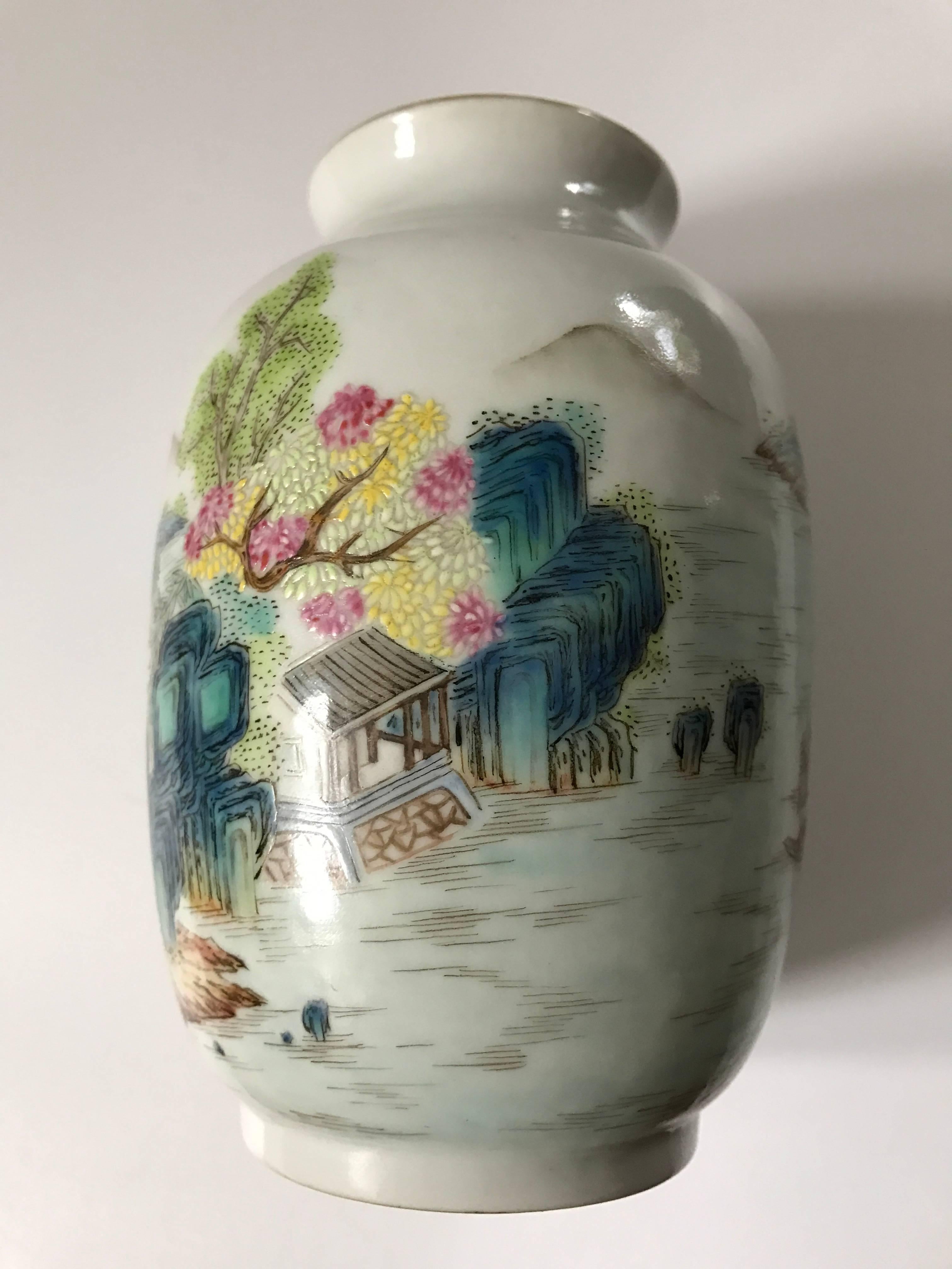 Early 20th Century Republic Period Chinese Fam, Rose Qianlong Mark Lantern Vase In Excellent Condition For Sale In Drottningholm, SE