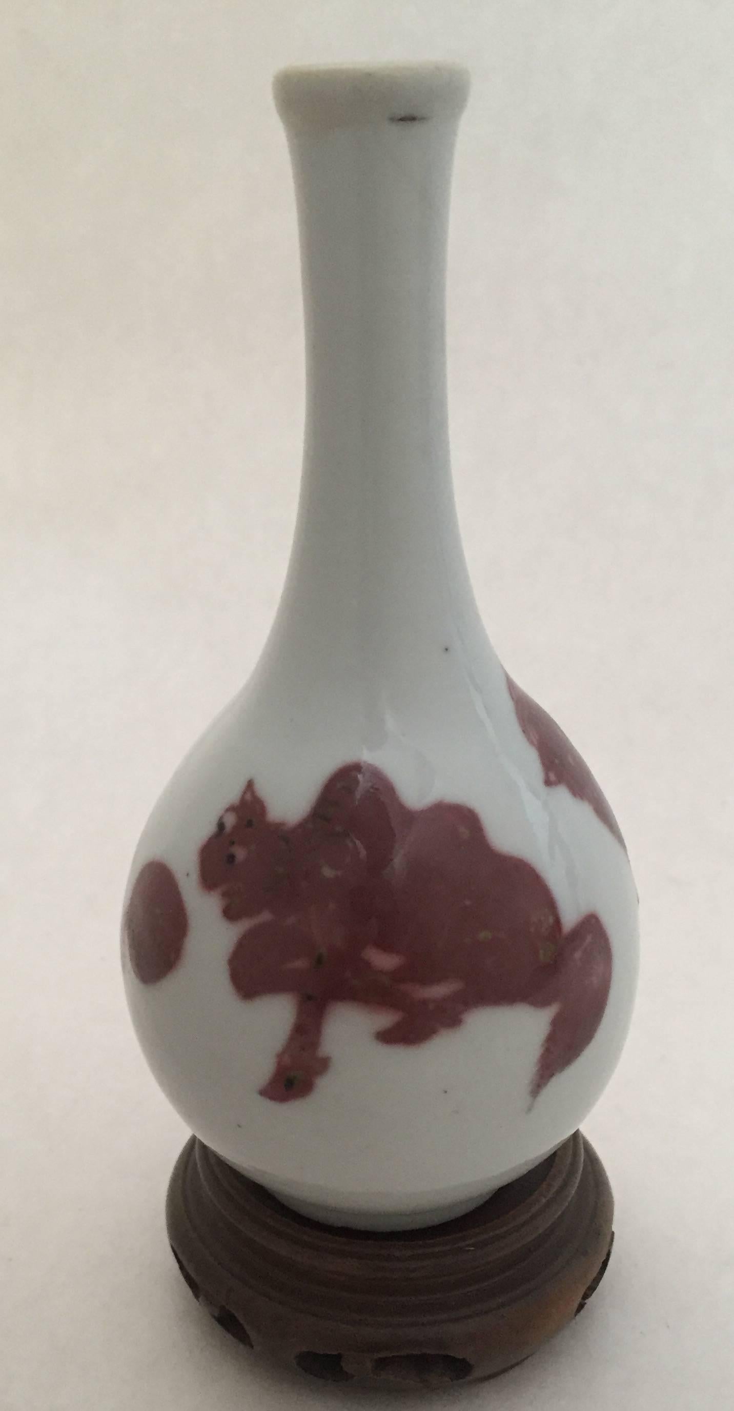 Qing Late 17th Century Chinese Mythical Beast Bottle Vase Kangxi 1662-1722 For Sale
