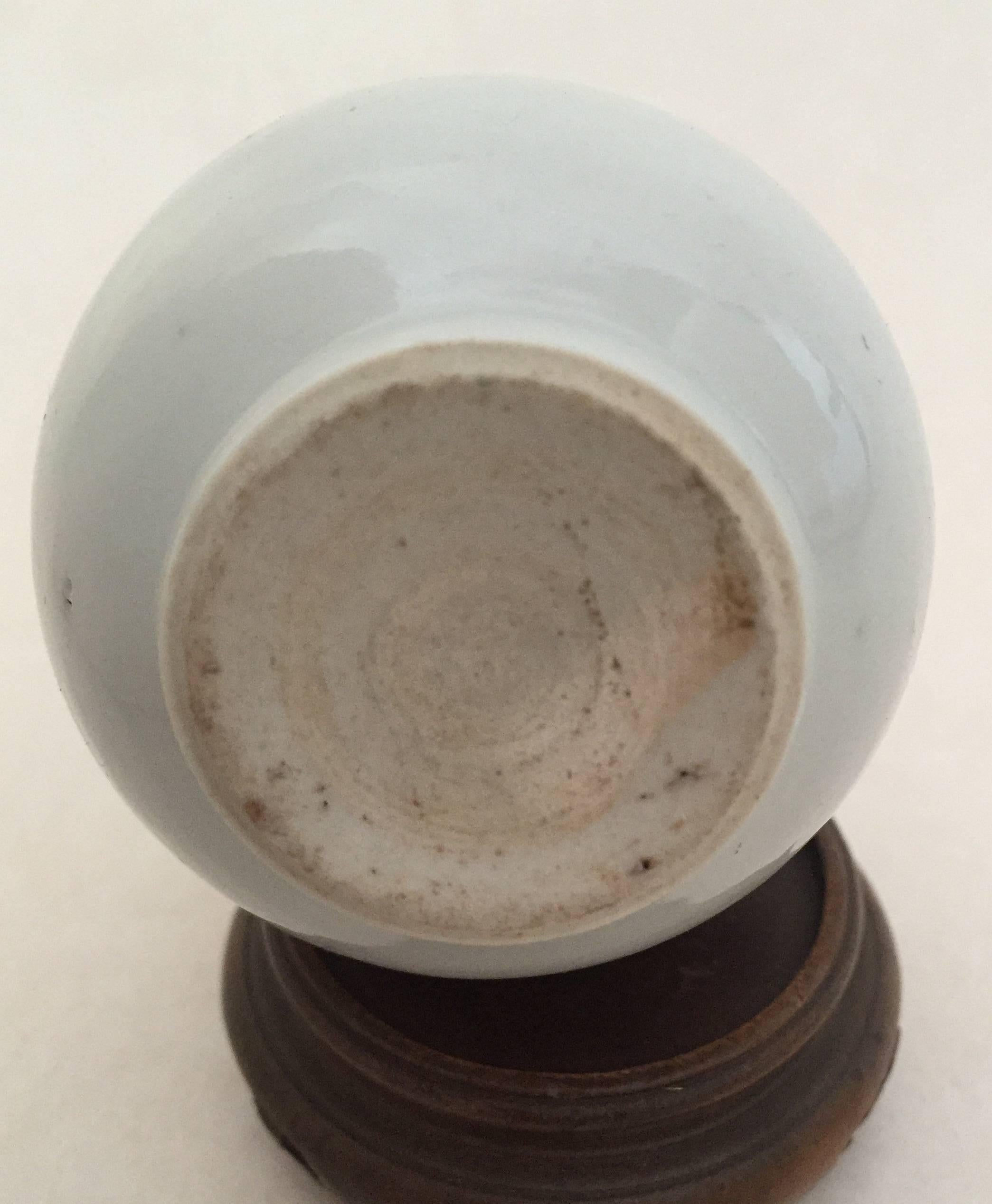 Porcelain Late 17th Century Chinese Mythical Beast Bottle Vase Kangxi 1662-1722 For Sale