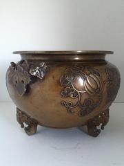 Early 20th Century Large Japanese Bronze Jardiniere Flowerpot