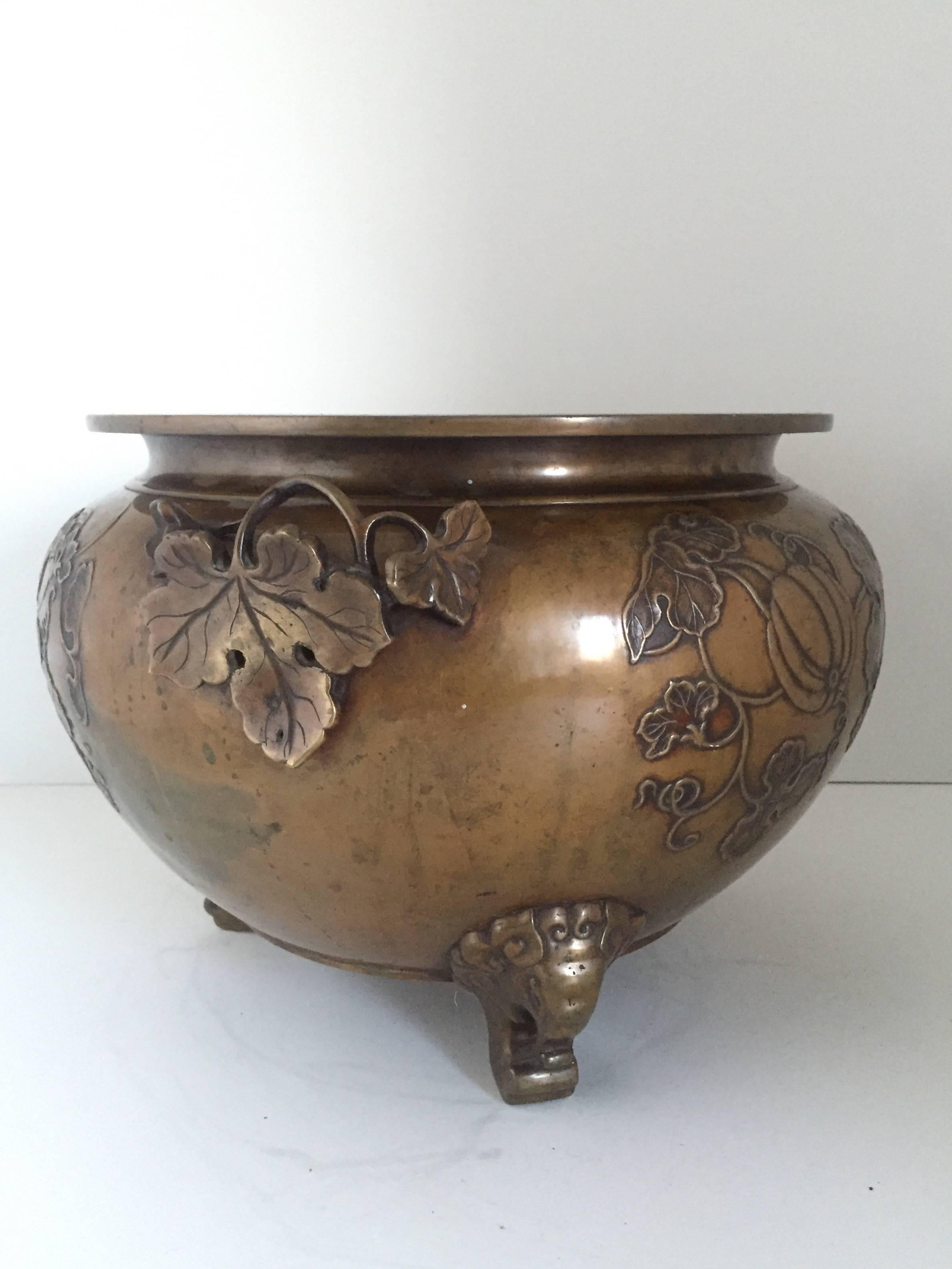 Early 20th Century Large Japanese Bronze Jardiniere Flowerpot In Excellent Condition For Sale In Drottningholm, SE
