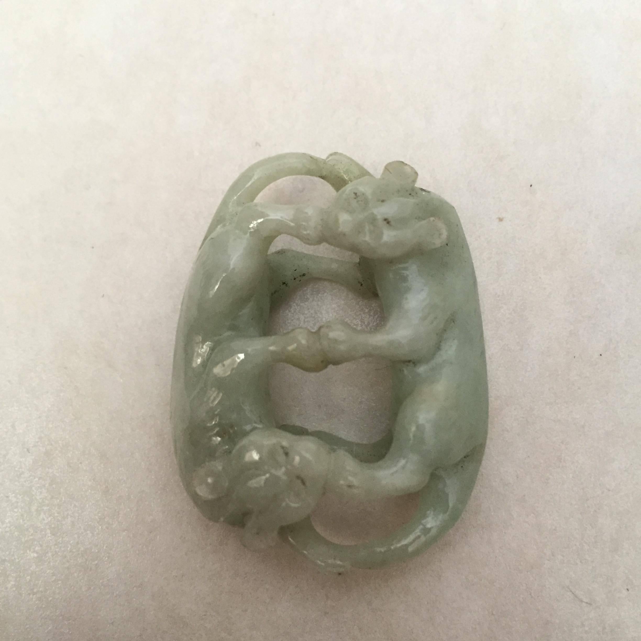 20th Century Chinese Green Jade and Lavender Jade Double Cat Pendants In Excellent Condition For Sale In Drottningholm, SE